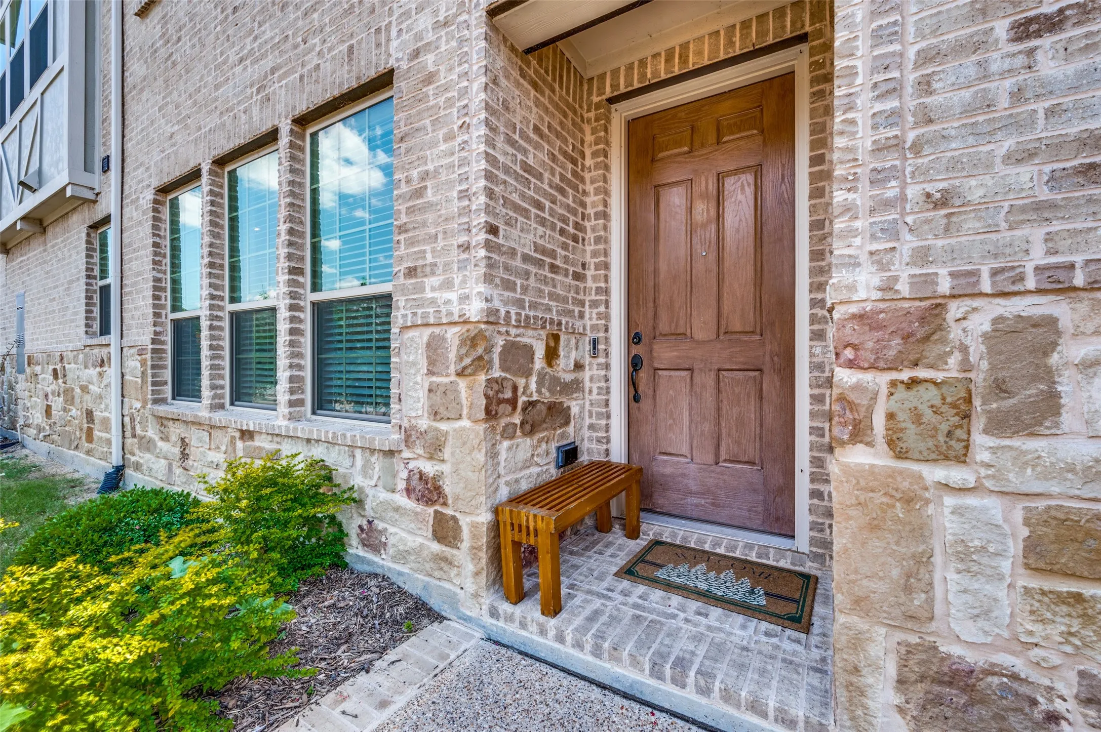 Townhouse For Sale in Tarrant County , 4567 Cypress Thorn Drive, Arlington, Texas 76005, 3 Bedroom, 3 Bathroom, 2 Garage spaces, 1,990 Sqft, built in 2021, mls#21262905, Real Estate Agent in Arlington, Homes For Sale in Tarrant county, Homes For Sale in Arlington, Realtor in Arlington Texas, Real Estate Brokerage Independent Realty Texas, Luminita Cordes Realtor