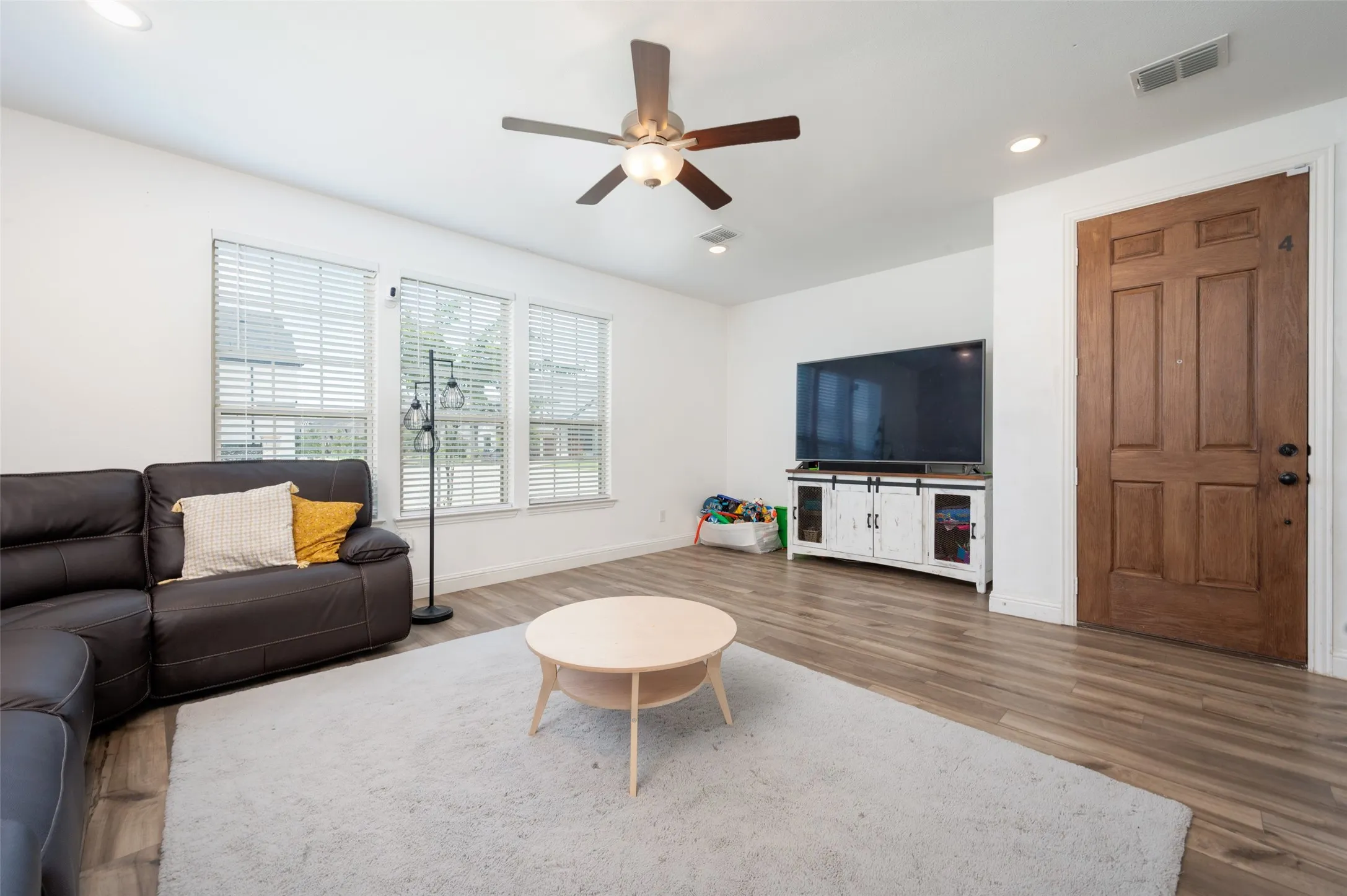 Townhouse For Sale in Tarrant County , 4567 Cypress Thorn Drive, Arlington, Texas 76005, 3 Bedroom, 3 Bathroom, 2 Garage spaces, 1,990 Sqft, built in 2021, mls#21262905, Real Estate Agent in Arlington, Homes For Sale in Tarrant county, Homes For Sale in Arlington, Realtor in Arlington Texas, Real Estate Brokerage Independent Realty Texas, Luminita Cordes Realtor