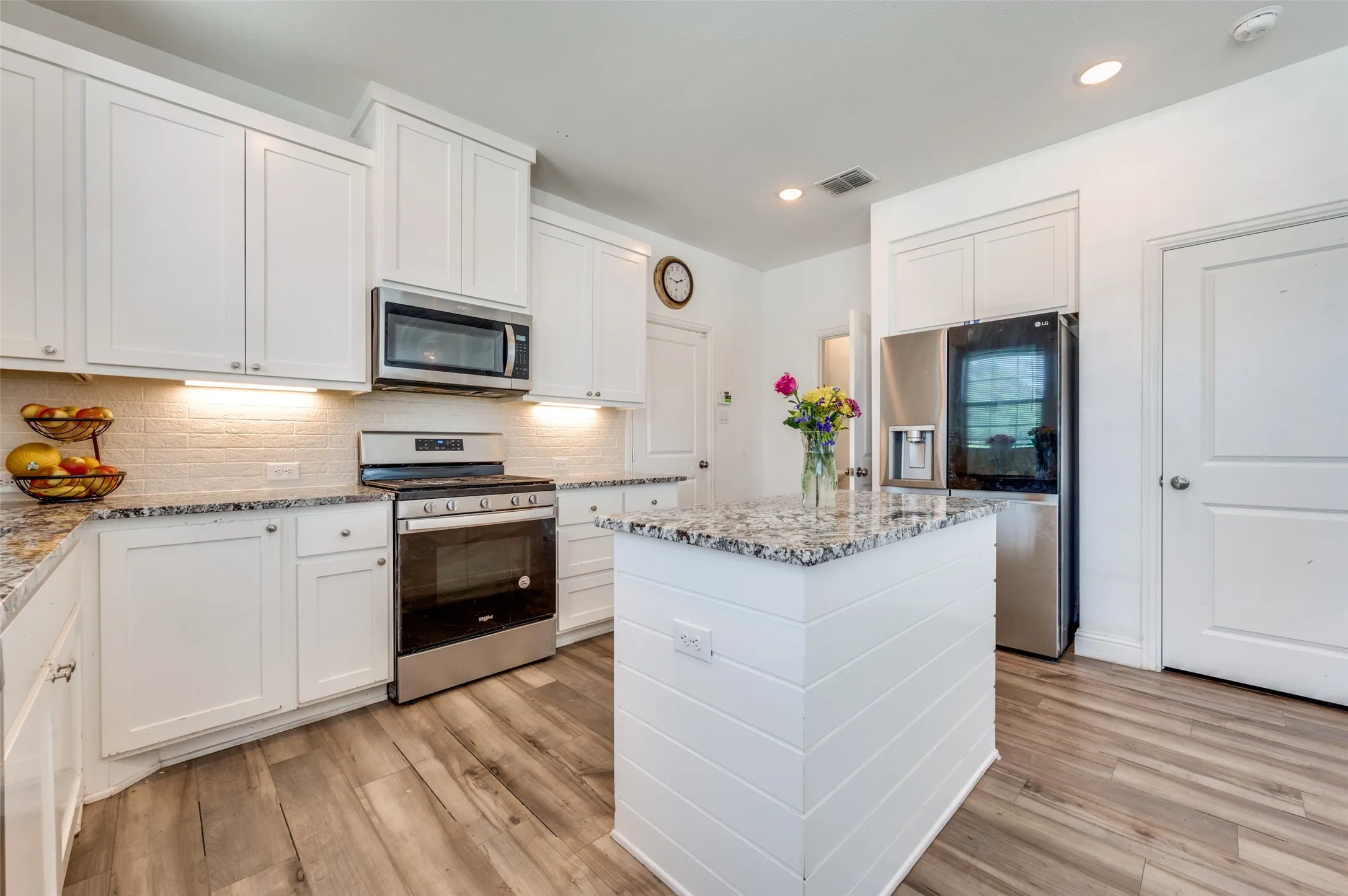 Townhouse For Sale in Tarrant County , 4567 Cypress Thorn Drive, Arlington, Texas 76005, 3 Bedroom, 3 Bathroom, 2 Garage spaces, 1,990 Sqft, built in 2021, mls#21262905, Real Estate Agent in Arlington, Homes For Sale in Tarrant county, Homes For Sale in Arlington, Realtor in Arlington Texas, Real Estate Brokerage Independent Realty Texas, Luminita Cordes Realtor