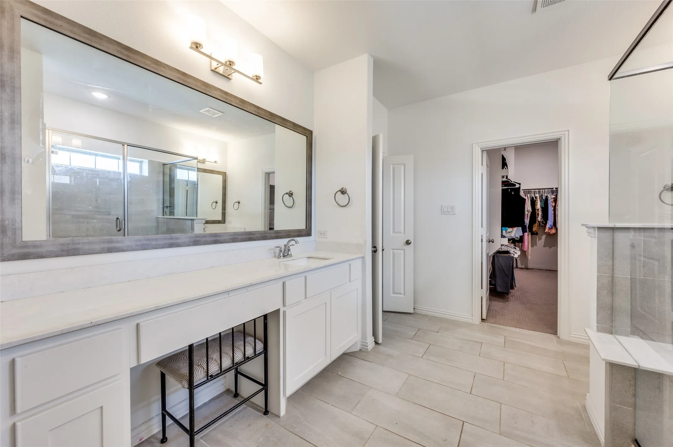 Townhouse For Sale in Tarrant County , 4567 Cypress Thorn Drive, Arlington, Texas 76005, 3 Bedroom, 3 Bathroom, 2 Garage spaces, 1,990 Sqft, built in 2021, mls#21262905, Real Estate Agent in Arlington, Homes For Sale in Tarrant county, Homes For Sale in Arlington, Realtor in Arlington Texas, Real Estate Brokerage Independent Realty Texas, Luminita Cordes Realtor