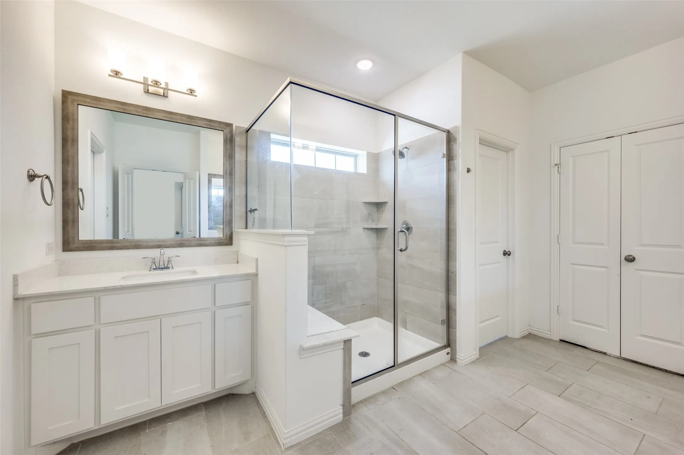 Townhouse For Sale in Tarrant County , 4567 Cypress Thorn Drive, Arlington, Texas 76005, 3 Bedroom, 3 Bathroom, 2 Garage spaces, 1,990 Sqft, built in 2021, mls#21262905, Real Estate Agent in Arlington, Homes For Sale in Tarrant county, Homes For Sale in Arlington, Realtor in Arlington Texas, Real Estate Brokerage Independent Realty Texas, Luminita Cordes Realtor