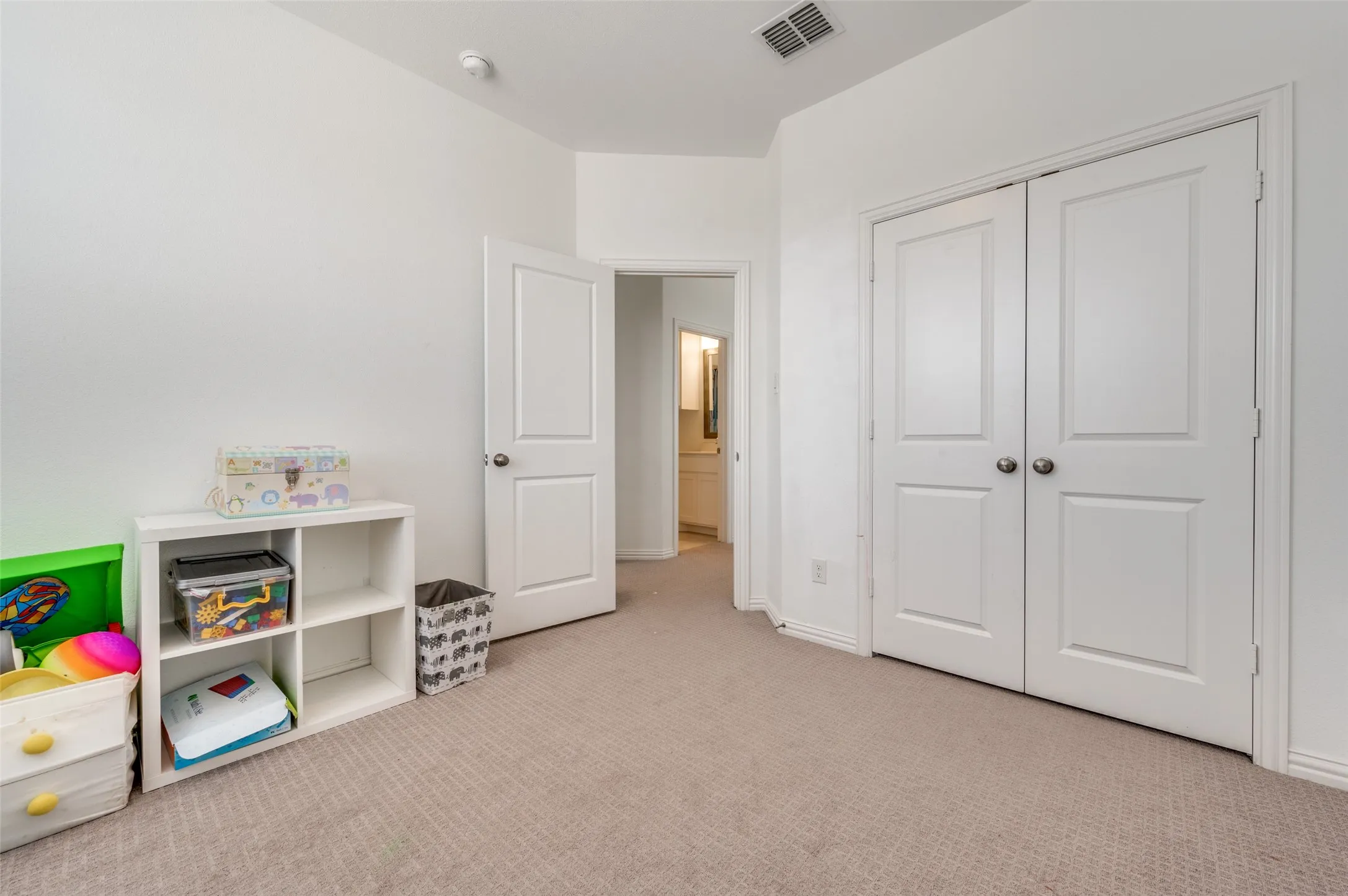 Townhouse For Sale in Tarrant County , 4567 Cypress Thorn Drive, Arlington, Texas 76005, 3 Bedroom, 3 Bathroom, 2 Garage spaces, 1,990 Sqft, built in 2021, mls#21262905, Real Estate Agent in Arlington, Homes For Sale in Tarrant county, Homes For Sale in Arlington, Realtor in Arlington Texas, Real Estate Brokerage Independent Realty Texas, Luminita Cordes Realtor