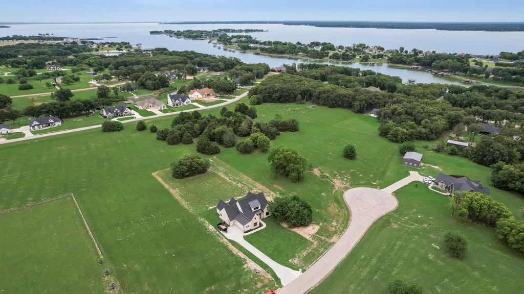 Spacious one-acre homesite tucked along a quiet cul-de-sac near Richland Chambers Lake.