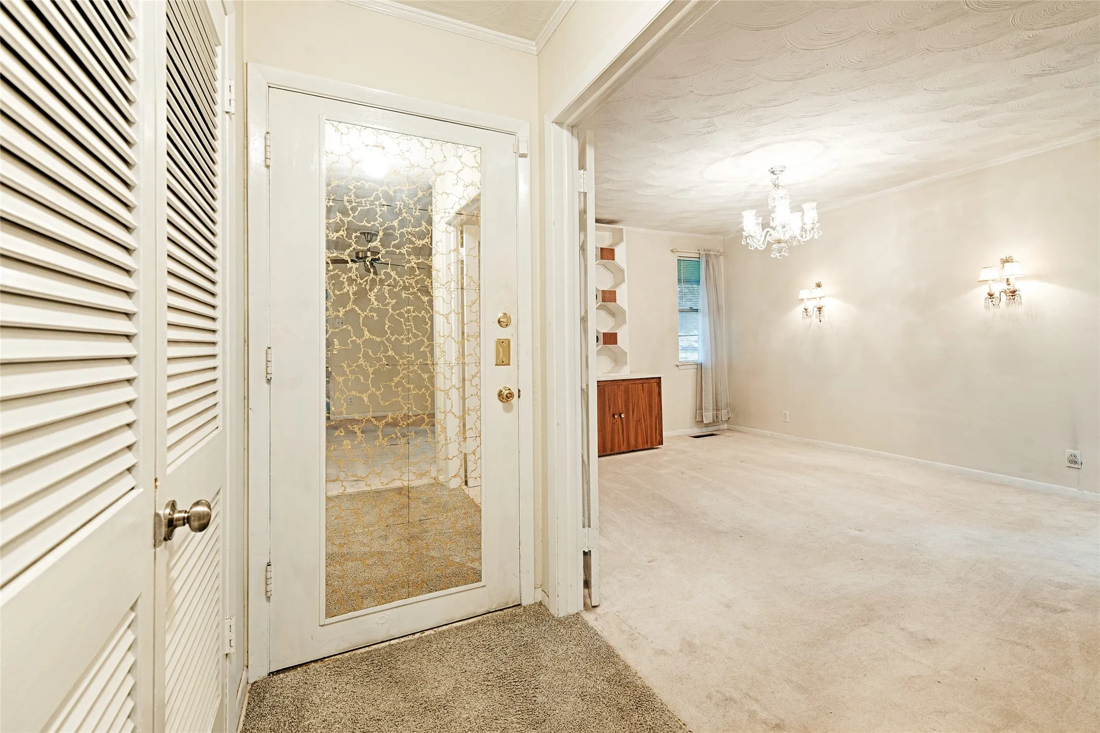 Entryway with a full-light door featuring decorative etched glass