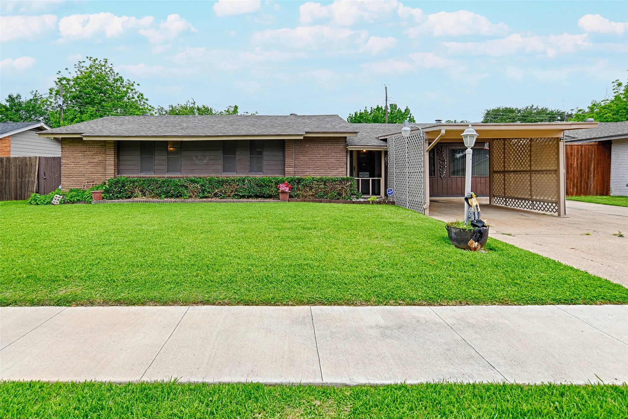 Single Family Residence For Sale in Dallas County , 3705 Cranston Court E, Irving, Texas 75062, 3 Bedroom, 2 Bathroom, Garage spaces, 1,966 Sqft, built in 1960, mls#21261637, Real Estate Agent in Irving, Homes For Sale in Dallas county, Homes For Sale in Irving, Realtor in Irving Texas, Real Estate Brokerage Independent Realty Texas, Luminita Cordes Realtor
