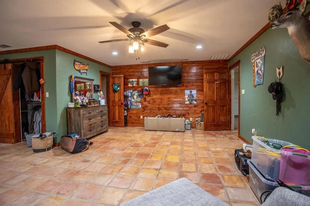 Large Bedroom/Game Room