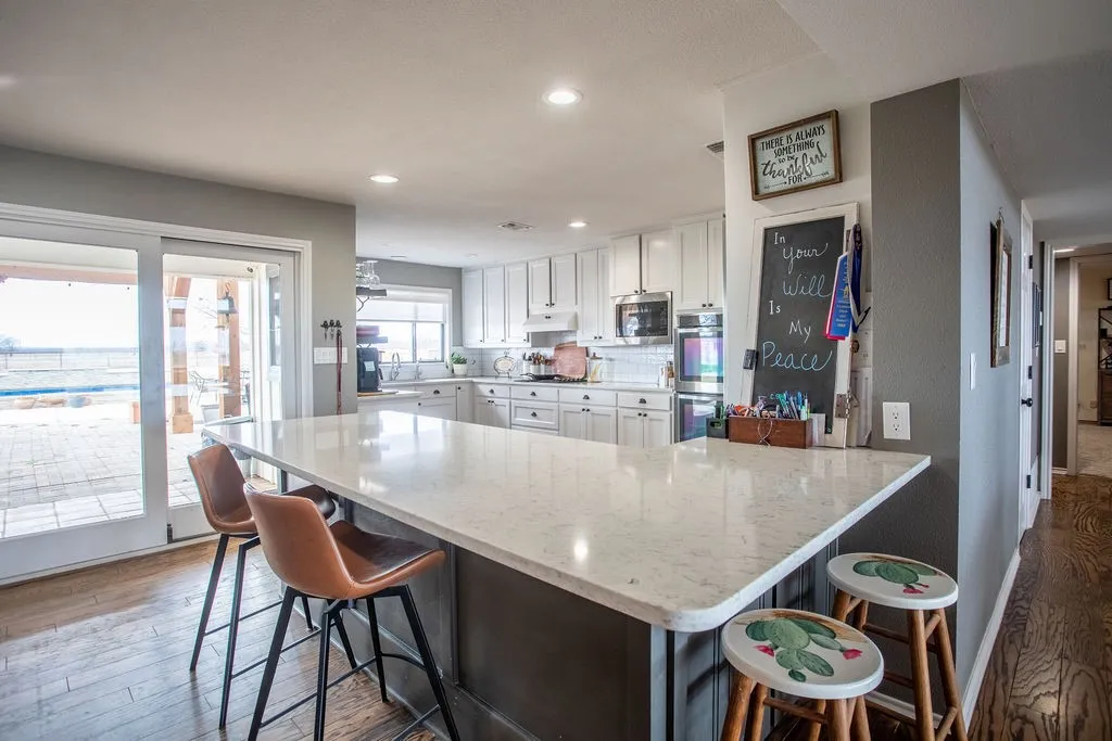 Single Family Residence For Sale in Shackelford County , 7600 State Highway 6, Albany, Texas 76430, 5 Bedroom, 5 Bathroom, Garage spaces, 3,602 Sqft, built in 1984, mls#21262963, Real Estate Agent in Albany, Homes For Sale in Shackelford county, Homes For Sale in Albany, Realtor in Albany Texas, Real Estate Brokerage Independent Realty Texas, Luminita Cordes Realtor