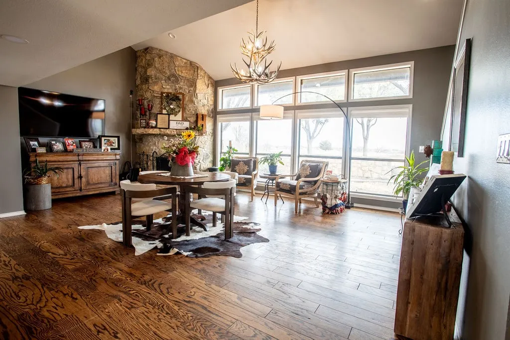 Living/Dining Area