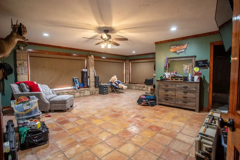 Large Bedroom/Game Room
