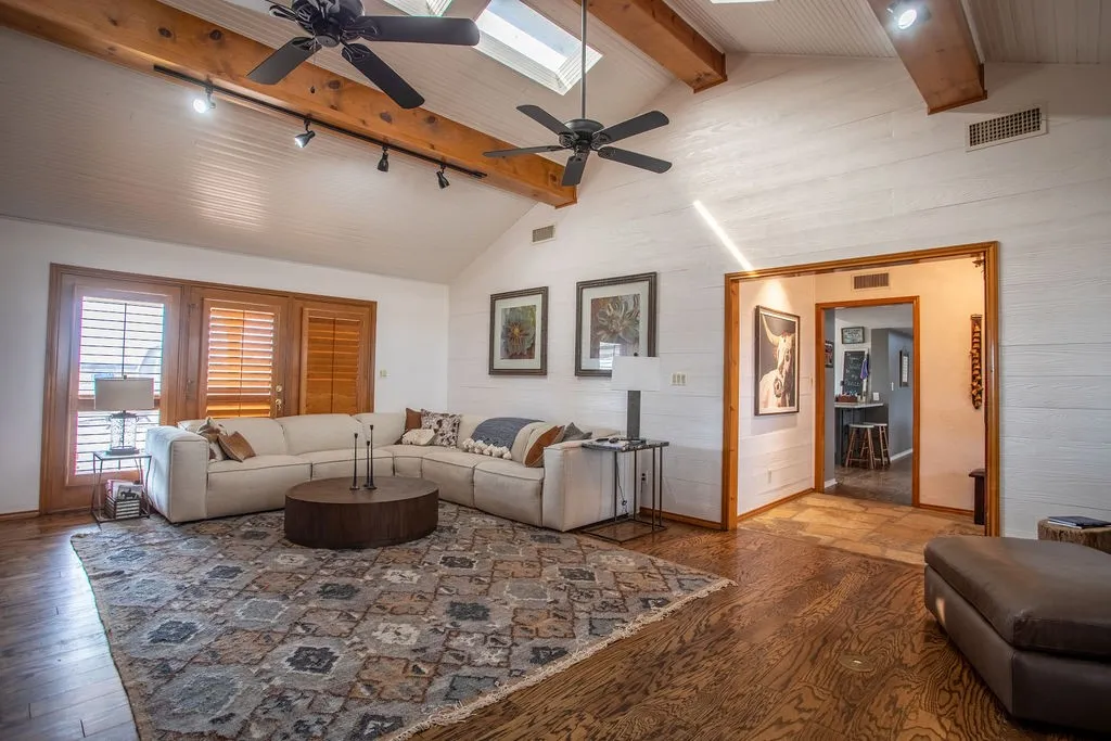 Single Family Residence For Sale in Shackelford County , 7600 State Highway 6, Albany, Texas 76430, 5 Bedroom, 5 Bathroom, Garage spaces, 3,602 Sqft, built in 1984, mls#21262963, Real Estate Agent in Albany, Homes For Sale in Shackelford county, Homes For Sale in Albany, Realtor in Albany Texas, Real Estate Brokerage Independent Realty Texas, Luminita Cordes Realtor