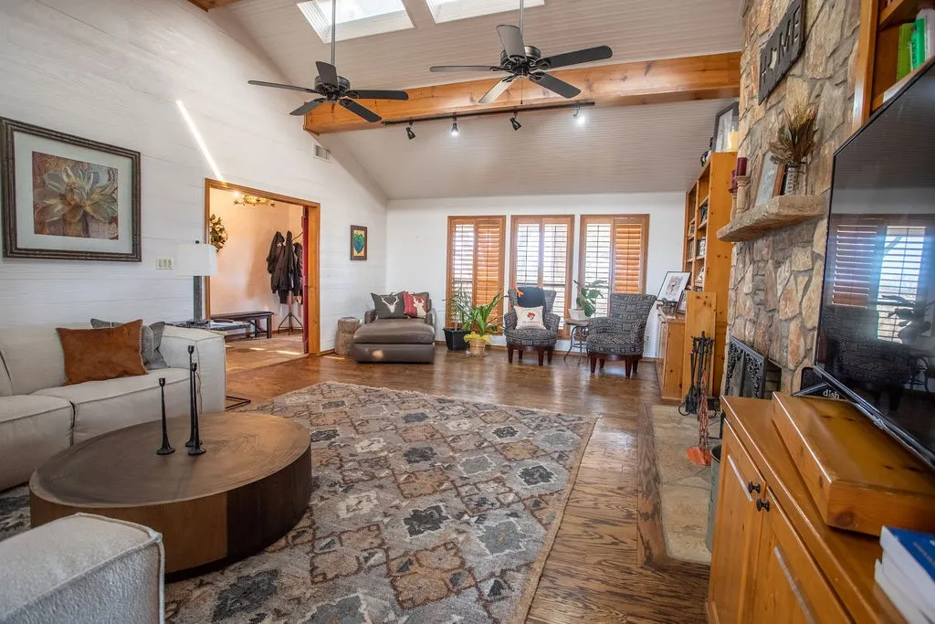 Single Family Residence For Sale in Shackelford County , 7600 State Highway 6, Albany, Texas 76430, 5 Bedroom, 5 Bathroom, Garage spaces, 3,602 Sqft, built in 1984, mls#21262963, Real Estate Agent in Albany, Homes For Sale in Shackelford county, Homes For Sale in Albany, Realtor in Albany Texas, Real Estate Brokerage Independent Realty Texas, Luminita Cordes Realtor