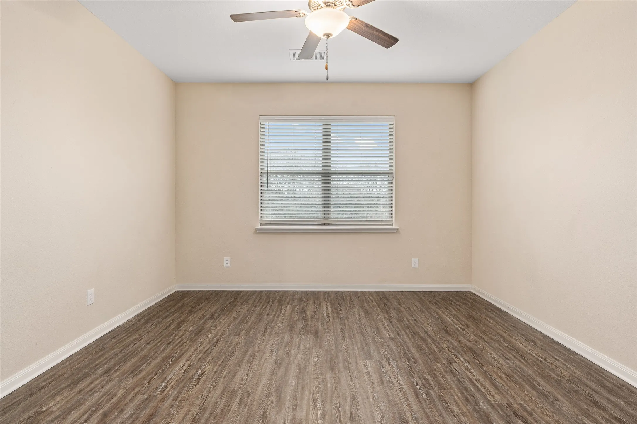 Single Family Residence For Rent in Collin County , 1431 Park Trails Boulevard, Princeton, Texas 75407, 3 Bedrooms, 2 Bathrooms, 2 Garage spaces, 1,619 Sqft, built in 2019, Price $1,850, mls#21258408, Real Estate Agent in Princeton, Homes For Rent in Collin county, Homes For Rent in Princeton, Realtor in Princeton Texas, Real Estate Brokerage Independent Realty Texas, Luminita Cordes Realtor