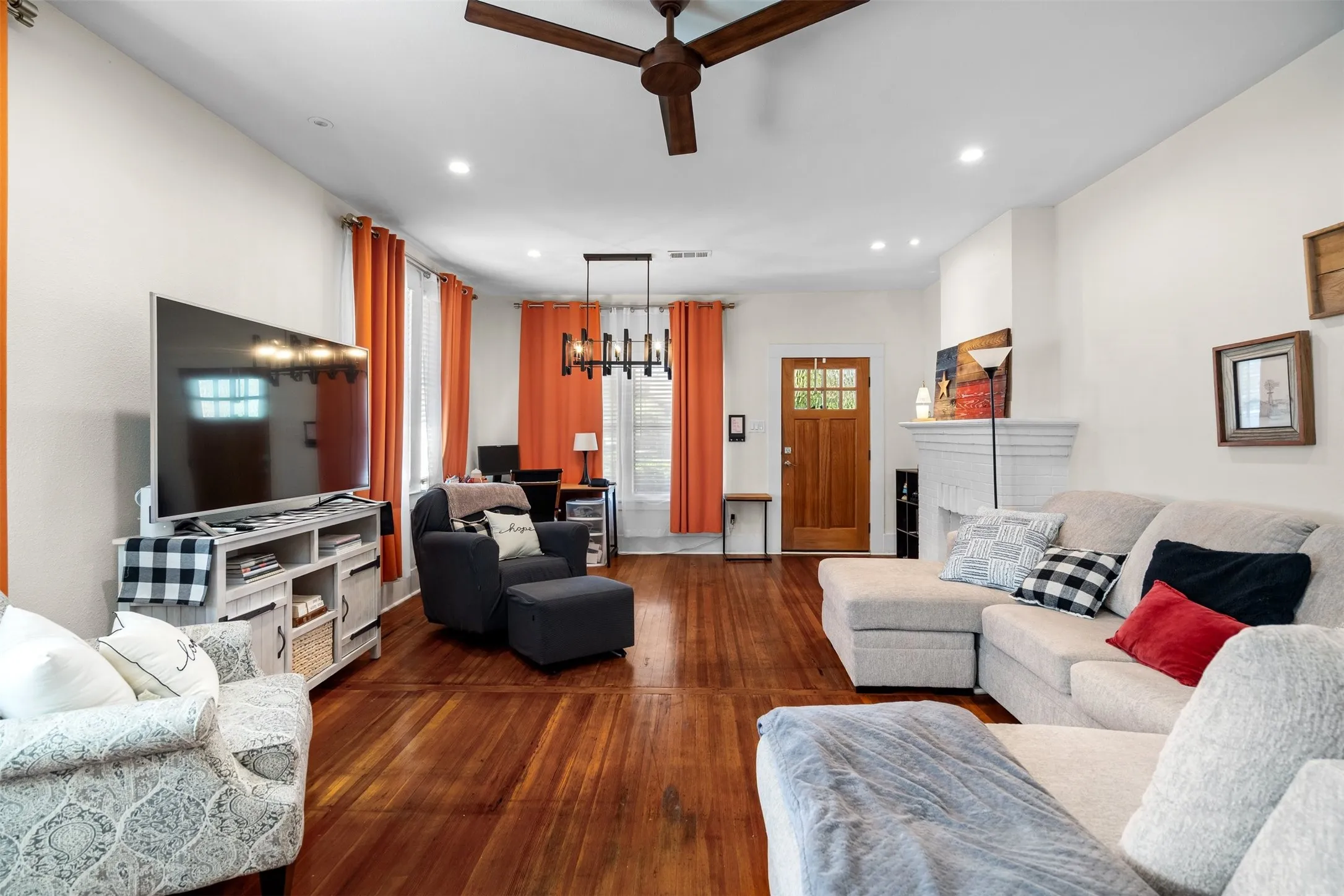 Duplex For Sale in Dallas County , 634 Turner Avenue, Dallas, Texas 75208, 3 Bedroom, 2 Bathroom, 2 Garage spaces, 0 Sqft, built in 1930, Price $600,000, mls#21260808, Real Estate Agent in Dallas, Homes For Sale in Dallas county, Homes For Sale in Dallas, Realtor in Dallas Texas, Real Estate Brokerage Independent Realty Texas, Luminita Cordes Realtor