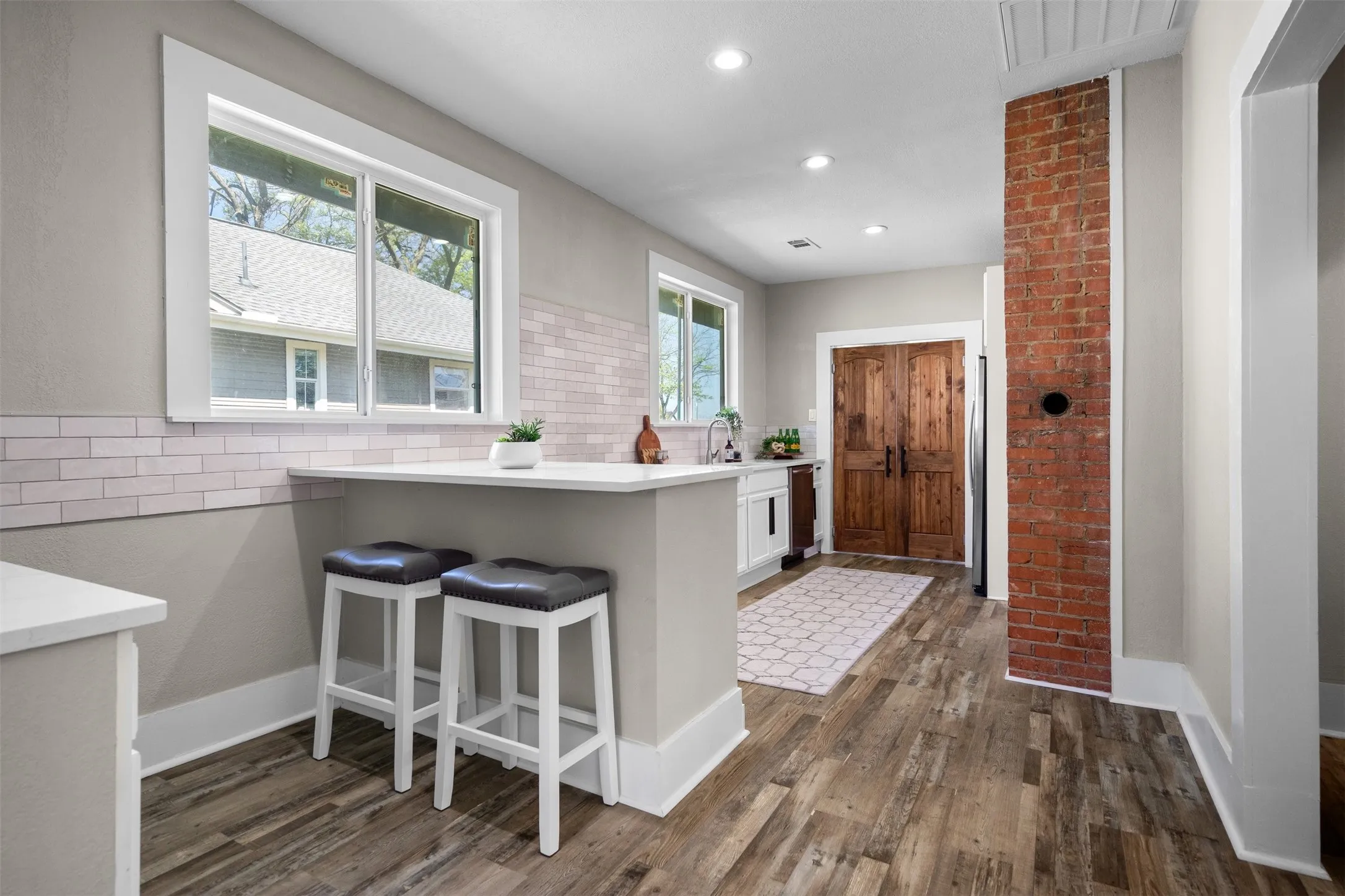 Duplex For Sale in Dallas County , 634 Turner Avenue, Dallas, Texas 75208, 3 Bedroom, 2 Bathroom, 2 Garage spaces, 0 Sqft, built in 1930, Price $600,000, mls#21260808, Real Estate Agent in Dallas, Homes For Sale in Dallas county, Homes For Sale in Dallas, Realtor in Dallas Texas, Real Estate Brokerage Independent Realty Texas, Luminita Cordes Realtor