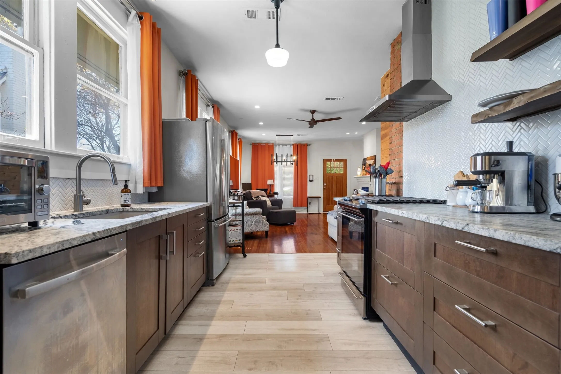 Duplex For Sale in Dallas County , 634 Turner Avenue, Dallas, Texas 75208, 3 Bedroom, 2 Bathroom, 2 Garage spaces, 0 Sqft, built in 1930, Price $600,000, mls#21260808, Real Estate Agent in Dallas, Homes For Sale in Dallas county, Homes For Sale in Dallas, Realtor in Dallas Texas, Real Estate Brokerage Independent Realty Texas, Luminita Cordes Realtor