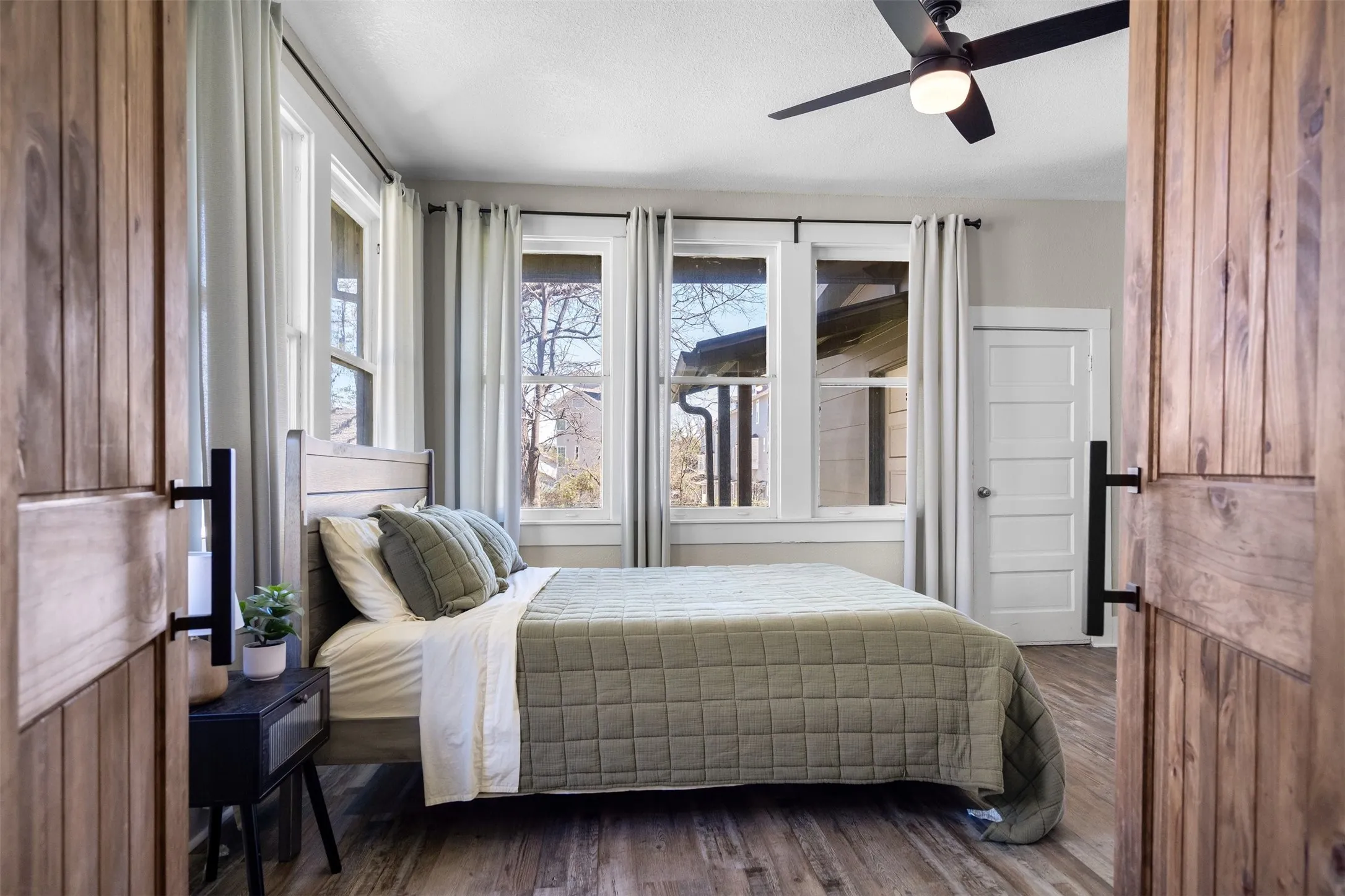 Duplex For Sale in Dallas County , 634 Turner Avenue, Dallas, Texas 75208, 3 Bedroom, 2 Bathroom, 2 Garage spaces, 0 Sqft, built in 1930, Price $600,000, mls#21260808, Real Estate Agent in Dallas, Homes For Sale in Dallas county, Homes For Sale in Dallas, Realtor in Dallas Texas, Real Estate Brokerage Independent Realty Texas, Luminita Cordes Realtor
