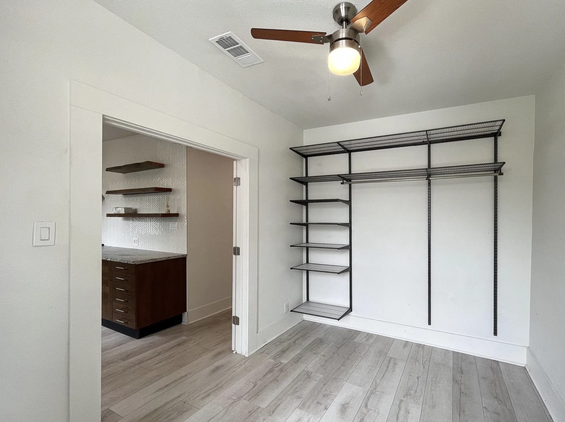 Duplex For Sale in Dallas County , 634 Turner Avenue, Dallas, Texas 75208, 3 Bedroom, 2 Bathroom, 2 Garage spaces, 0 Sqft, built in 1930, Price $600,000, mls#21260808, Real Estate Agent in Dallas, Homes For Sale in Dallas county, Homes For Sale in Dallas, Realtor in Dallas Texas, Real Estate Brokerage Independent Realty Texas, Luminita Cordes Realtor