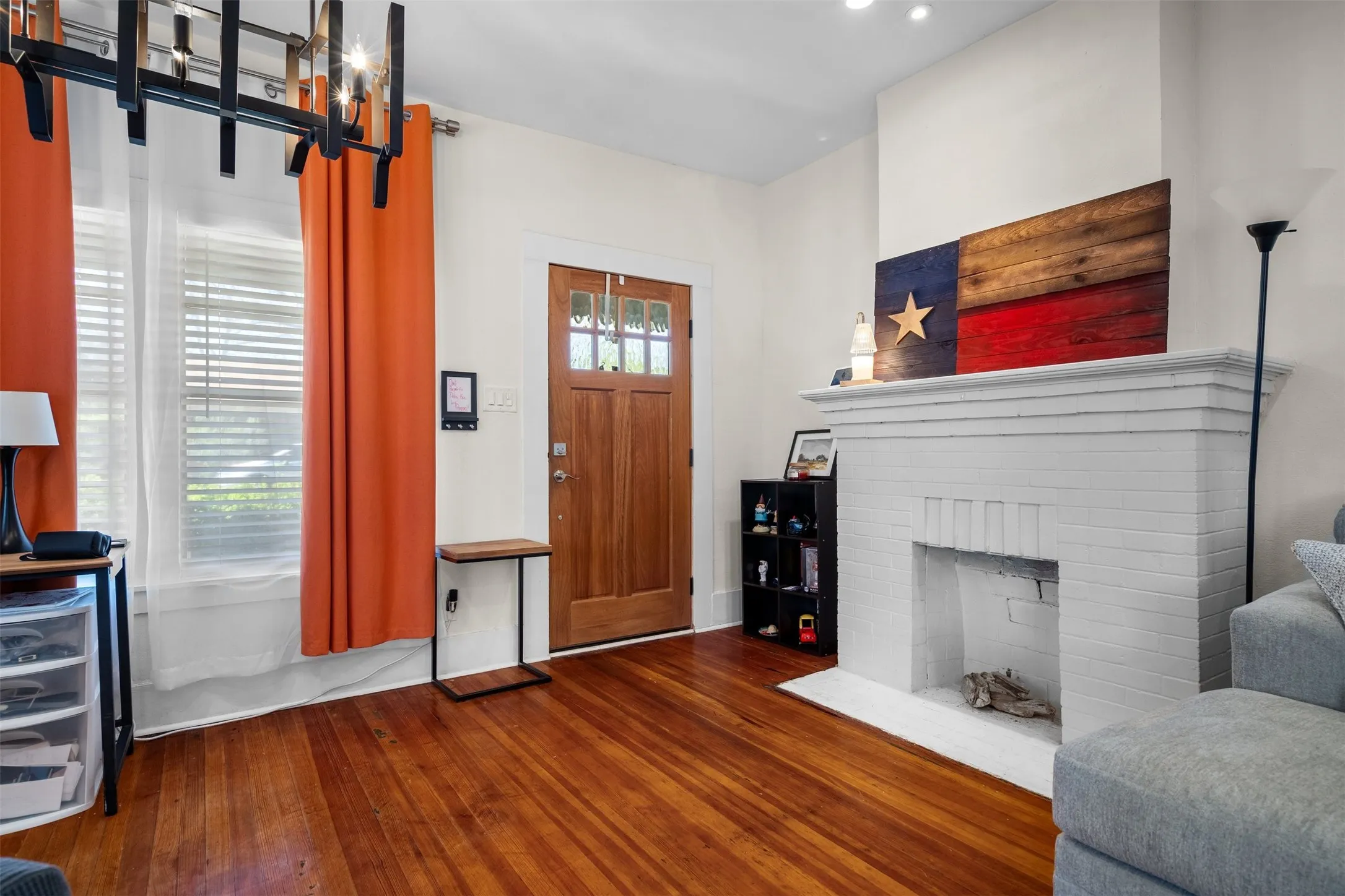 Duplex For Sale in Dallas County , 634 Turner Avenue, Dallas, Texas 75208, 3 Bedroom, 2 Bathroom, 2 Garage spaces, 0 Sqft, built in 1930, Price $600,000, mls#21260808, Real Estate Agent in Dallas, Homes For Sale in Dallas county, Homes For Sale in Dallas, Realtor in Dallas Texas, Real Estate Brokerage Independent Realty Texas, Luminita Cordes Realtor