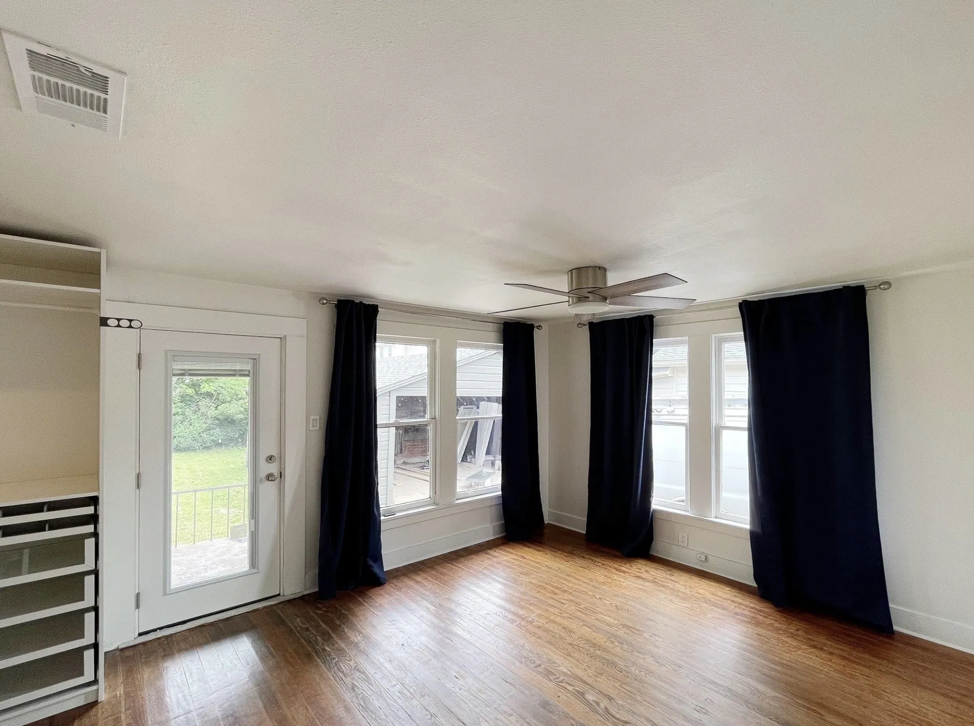 Duplex For Sale in Dallas County , 634 Turner Avenue, Dallas, Texas 75208, 3 Bedroom, 2 Bathroom, 2 Garage spaces, 0 Sqft, built in 1930, Price $600,000, mls#21260808, Real Estate Agent in Dallas, Homes For Sale in Dallas county, Homes For Sale in Dallas, Realtor in Dallas Texas, Real Estate Brokerage Independent Realty Texas, Luminita Cordes Realtor