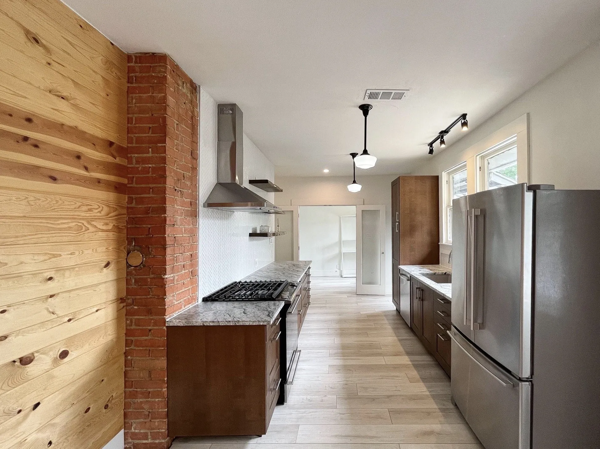 Duplex For Sale in Dallas County , 634 Turner Avenue, Dallas, Texas 75208, 3 Bedroom, 2 Bathroom, 2 Garage spaces, 0 Sqft, built in 1930, Price $600,000, mls#21260808, Real Estate Agent in Dallas, Homes For Sale in Dallas county, Homes For Sale in Dallas, Realtor in Dallas Texas, Real Estate Brokerage Independent Realty Texas, Luminita Cordes Realtor