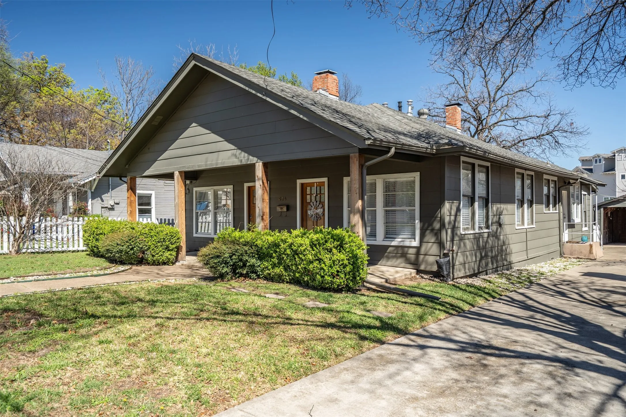 Duplex For Sale in Dallas County , 634 Turner Avenue, Dallas, Texas 75208, 3 Bedroom, 2 Bathroom, 2 Garage spaces, 0 Sqft, built in 1930, Price $600,000, mls#21260808, Real Estate Agent in Dallas, Homes For Sale in Dallas county, Homes For Sale in Dallas, Realtor in Dallas Texas, Real Estate Brokerage Independent Realty Texas, Luminita Cordes Realtor