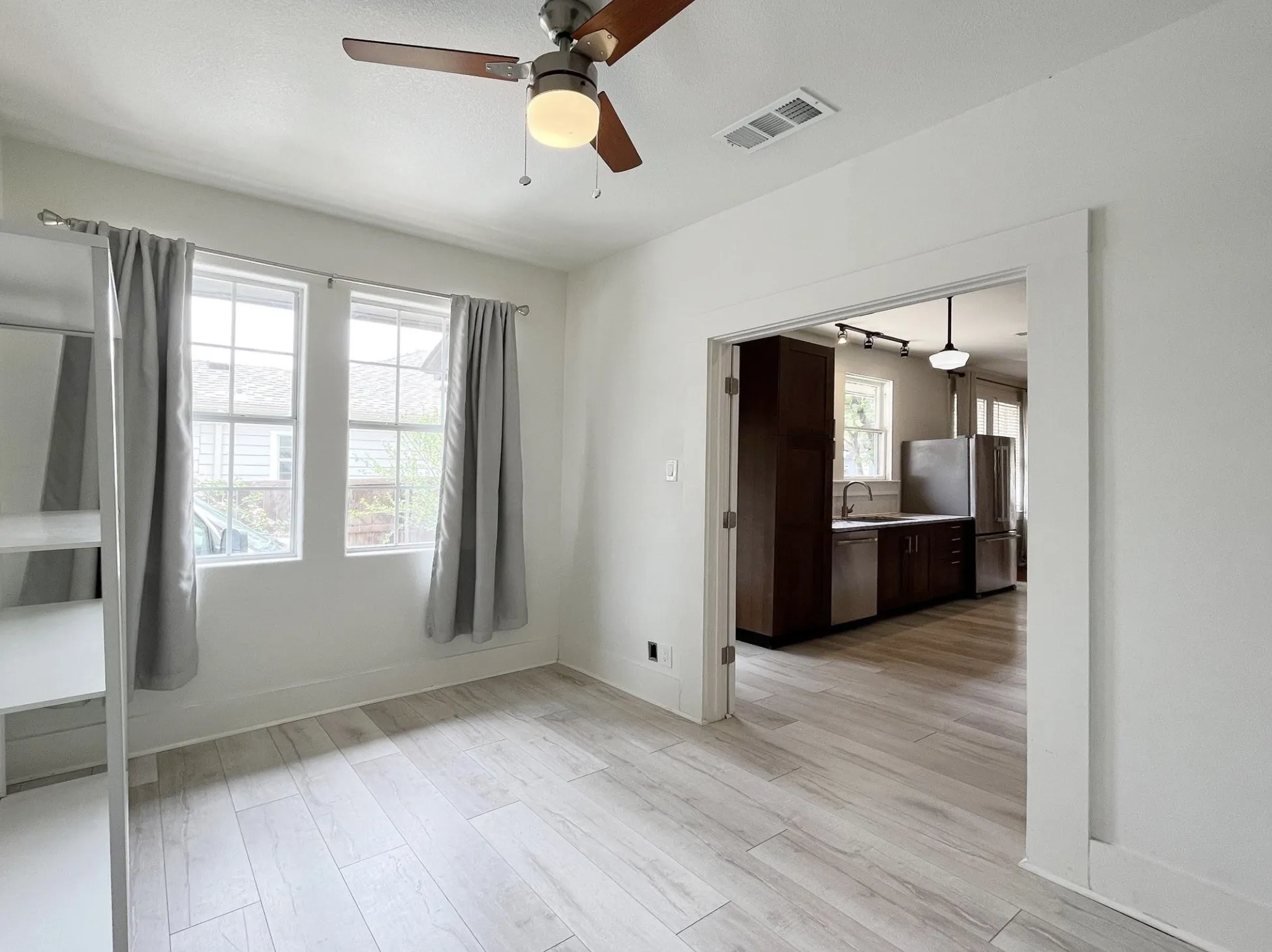 Duplex For Sale in Dallas County , 634 Turner Avenue, Dallas, Texas 75208, 3 Bedroom, 2 Bathroom, 2 Garage spaces, 0 Sqft, built in 1930, Price $600,000, mls#21260808, Real Estate Agent in Dallas, Homes For Sale in Dallas county, Homes For Sale in Dallas, Realtor in Dallas Texas, Real Estate Brokerage Independent Realty Texas, Luminita Cordes Realtor