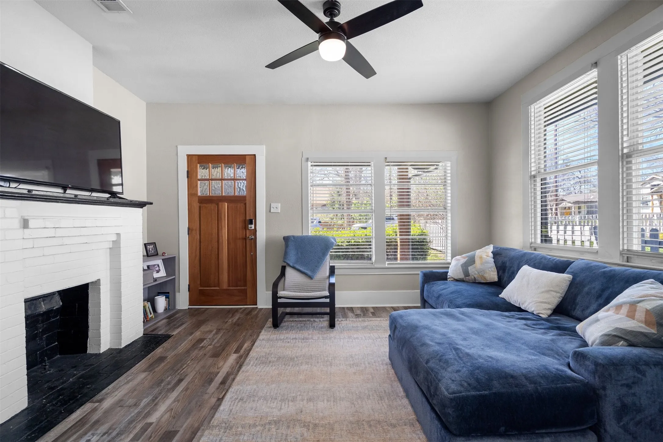 Duplex For Sale in Dallas County , 634 Turner Avenue, Dallas, Texas 75208, 3 Bedroom, 2 Bathroom, 2 Garage spaces, 0 Sqft, built in 1930, Price $600,000, mls#21260808, Real Estate Agent in Dallas, Homes For Sale in Dallas county, Homes For Sale in Dallas, Realtor in Dallas Texas, Real Estate Brokerage Independent Realty Texas, Luminita Cordes Realtor