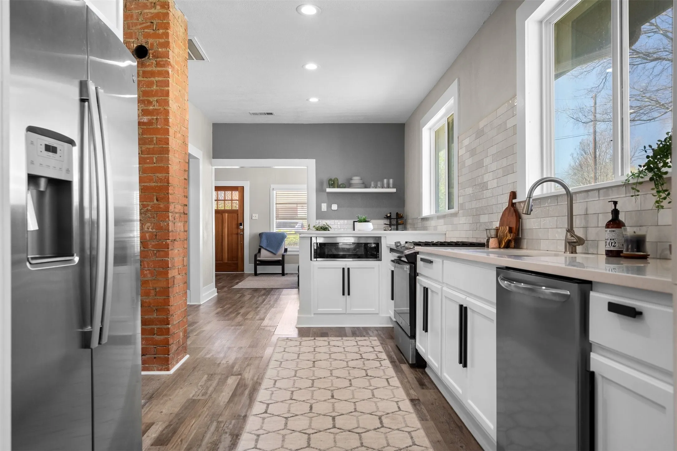 Duplex For Sale in Dallas County , 634 Turner Avenue, Dallas, Texas 75208, 3 Bedroom, 2 Bathroom, 2 Garage spaces, 0 Sqft, built in 1930, Price $600,000, mls#21260808, Real Estate Agent in Dallas, Homes For Sale in Dallas county, Homes For Sale in Dallas, Realtor in Dallas Texas, Real Estate Brokerage Independent Realty Texas, Luminita Cordes Realtor