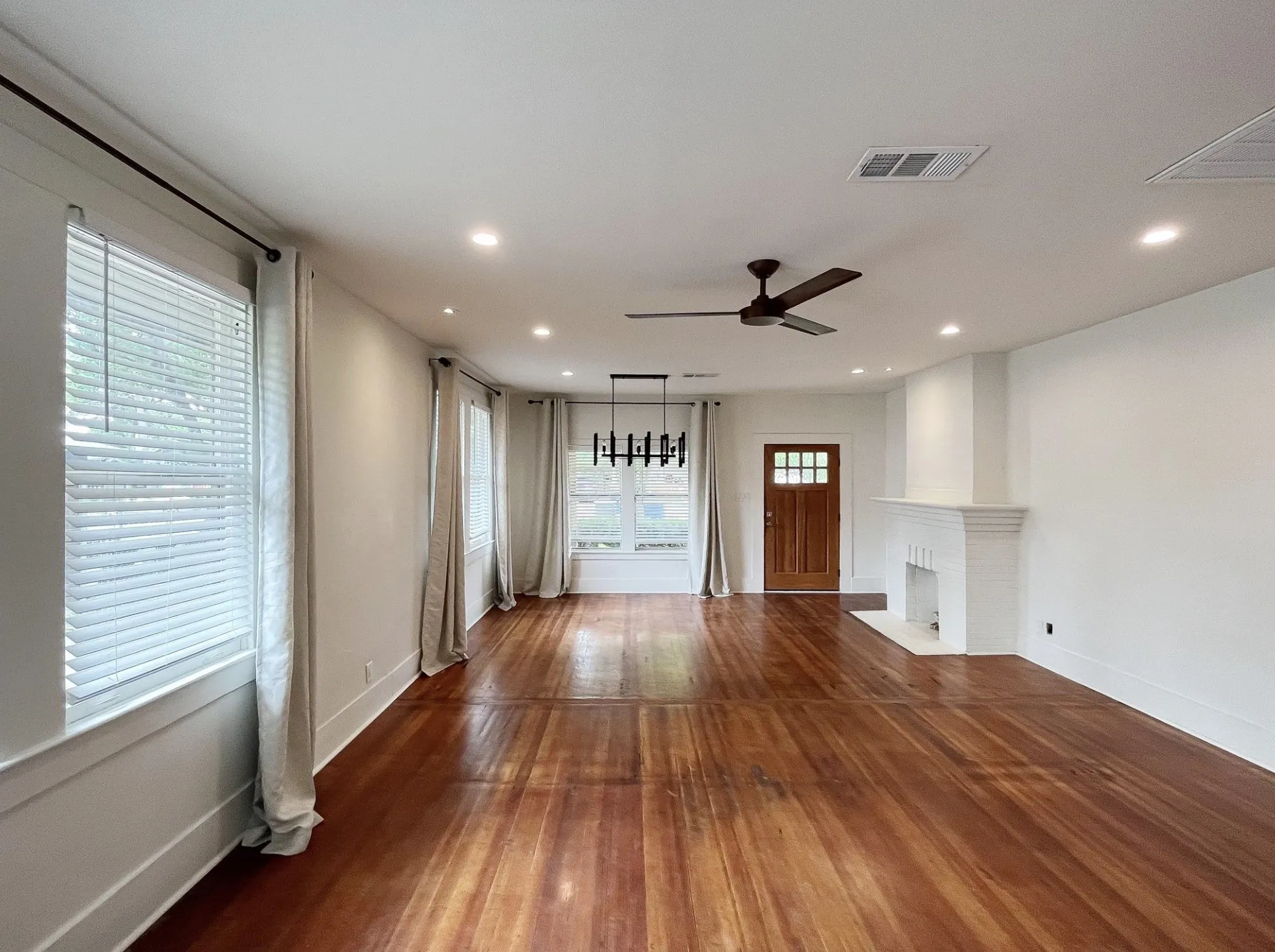 Duplex For Sale in Dallas County , 634 Turner Avenue, Dallas, Texas 75208, 3 Bedroom, 2 Bathroom, 2 Garage spaces, 0 Sqft, built in 1930, Price $600,000, mls#21260808, Real Estate Agent in Dallas, Homes For Sale in Dallas county, Homes For Sale in Dallas, Realtor in Dallas Texas, Real Estate Brokerage Independent Realty Texas, Luminita Cordes Realtor