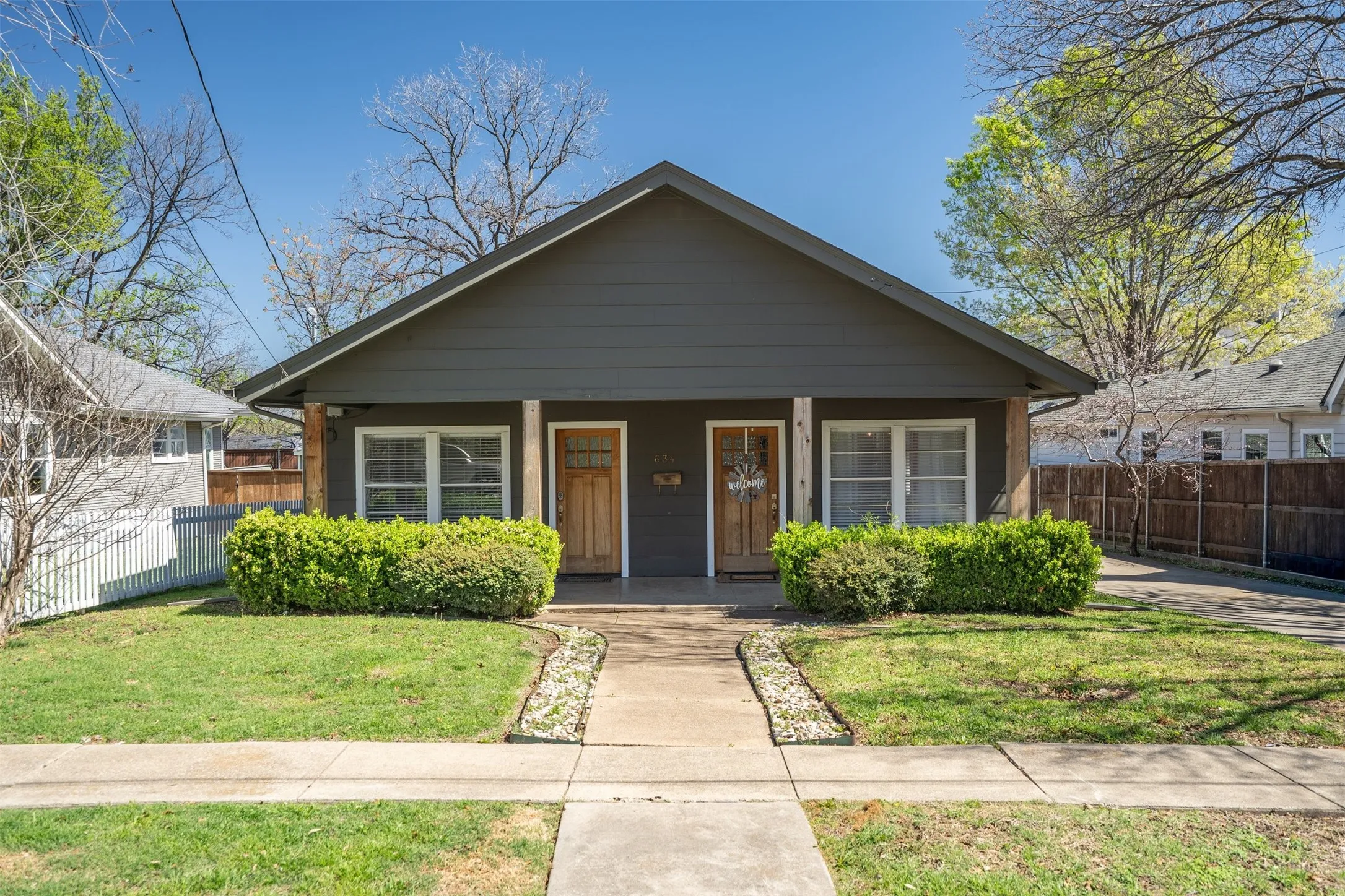 Duplex For Sale in Dallas County , 634 Turner Avenue, Dallas, Texas 75208, 3 Bedroom, 2 Bathroom, 2 Garage spaces, 0 Sqft, built in 1930, Price $600,000, mls#21260808, Real Estate Agent in Dallas, Homes For Sale in Dallas county, Homes For Sale in Dallas, Realtor in Dallas Texas, Real Estate Brokerage Independent Realty Texas, Luminita Cordes Realtor