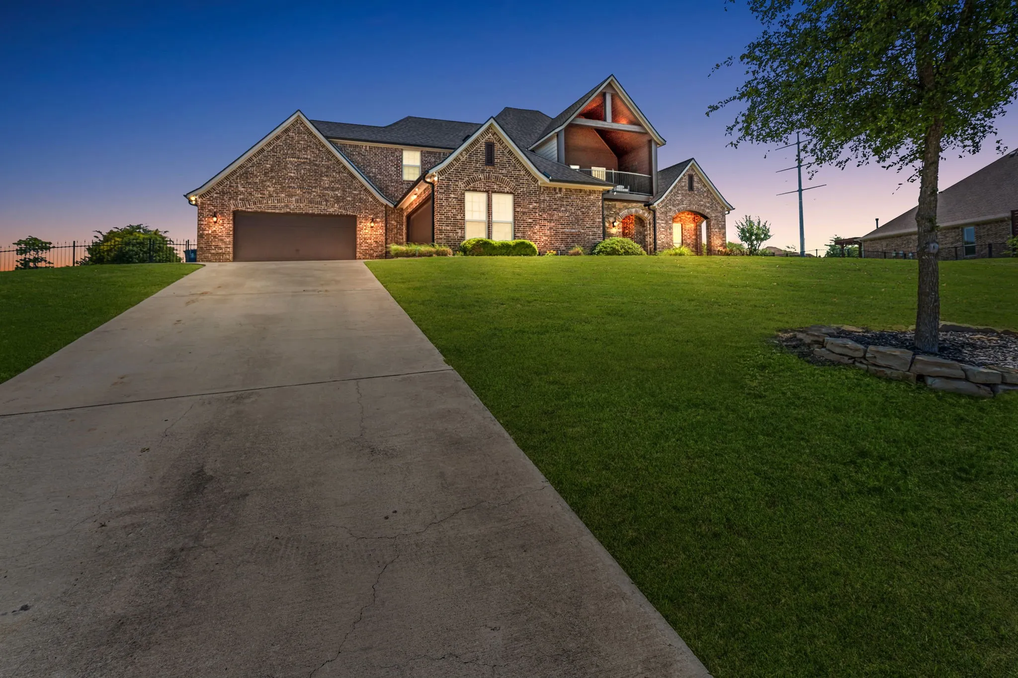 Single Family Residence For Sale in Tarrant County , 12731 Bella Roma Drive, Fort Worth, Texas 76126, 4 Bedroom, 4 Bathroom, 4 Garage spaces, 3,648 Sqft, built in 2015, mls#21250873, Real Estate Agent in Fort Worth, Homes For Sale in Tarrant county, Homes For Sale in Fort Worth, Realtor in Fort Worth Texas, Real Estate Brokerage Independent Realty Texas, Luminita Cordes Realtor