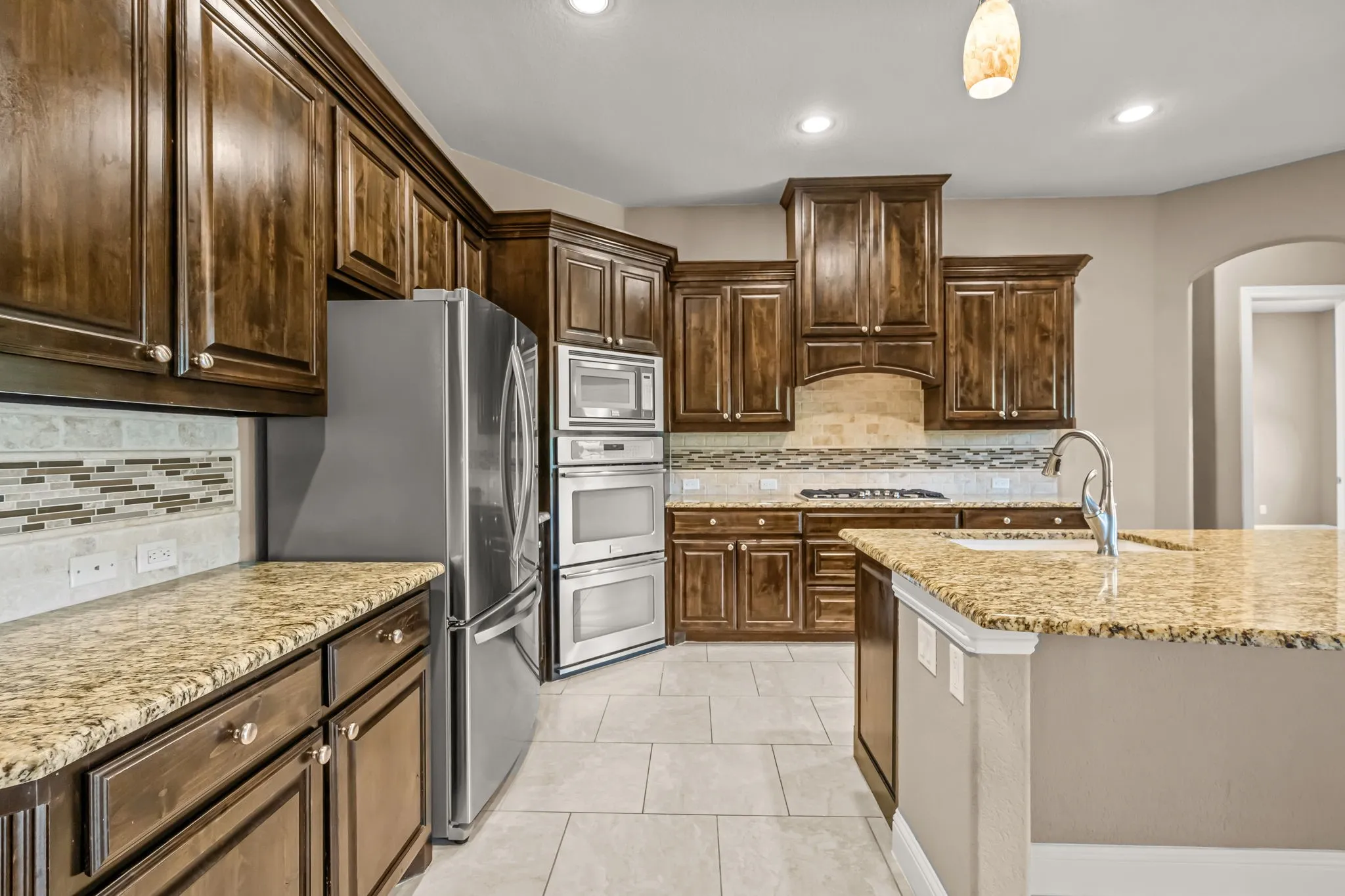 Single Family Residence For Sale in Tarrant County , 12731 Bella Roma Drive, Fort Worth, Texas 76126, 4 Bedroom, 4 Bathroom, 4 Garage spaces, 3,648 Sqft, built in 2015, mls#21250873, Real Estate Agent in Fort Worth, Homes For Sale in Tarrant county, Homes For Sale in Fort Worth, Realtor in Fort Worth Texas, Real Estate Brokerage Independent Realty Texas, Luminita Cordes Realtor