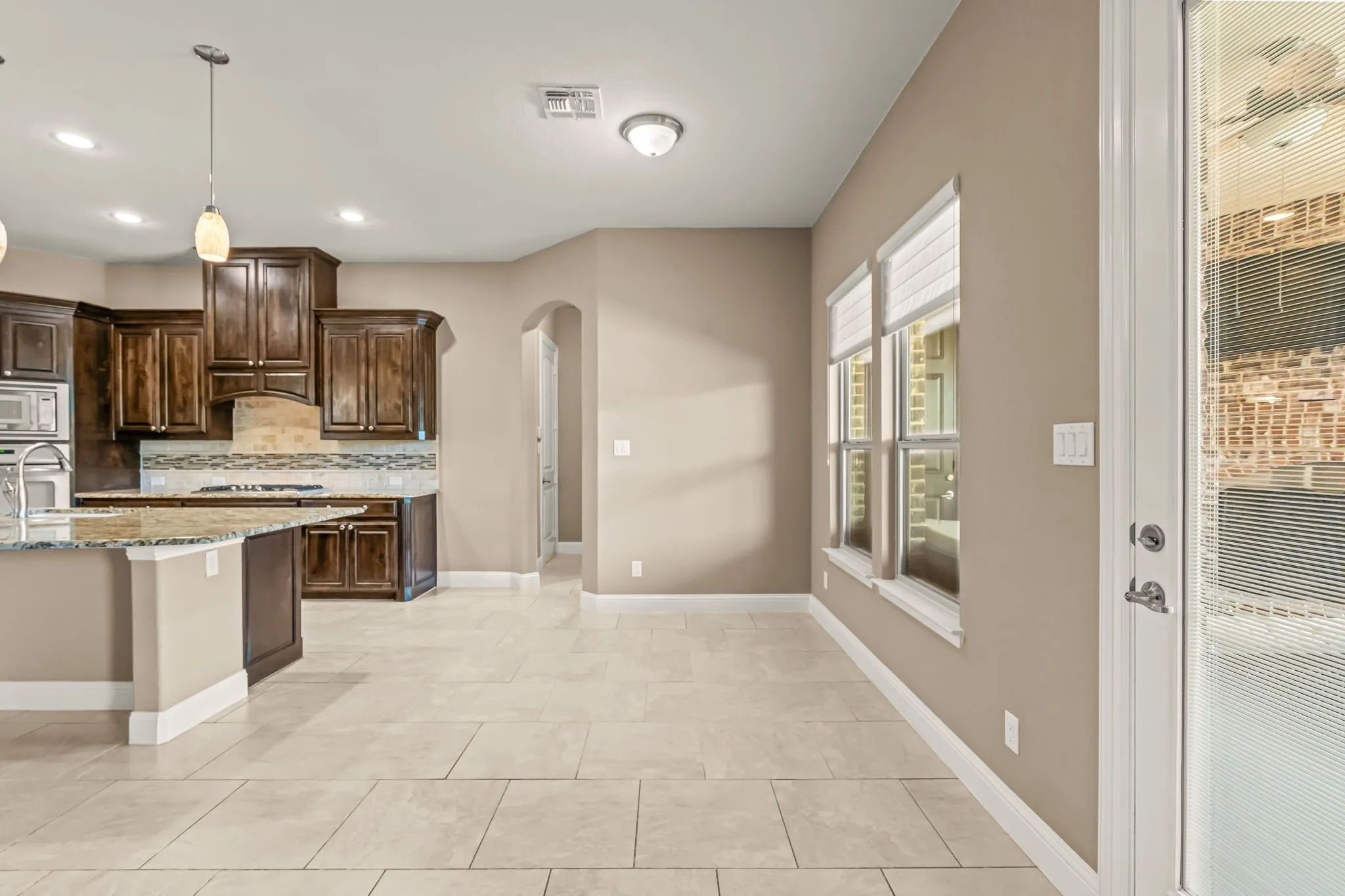 Single Family Residence For Sale in Tarrant County , 12731 Bella Roma Drive, Fort Worth, Texas 76126, 4 Bedroom, 4 Bathroom, 4 Garage spaces, 3,648 Sqft, built in 2015, mls#21250873, Real Estate Agent in Fort Worth, Homes For Sale in Tarrant county, Homes For Sale in Fort Worth, Realtor in Fort Worth Texas, Real Estate Brokerage Independent Realty Texas, Luminita Cordes Realtor