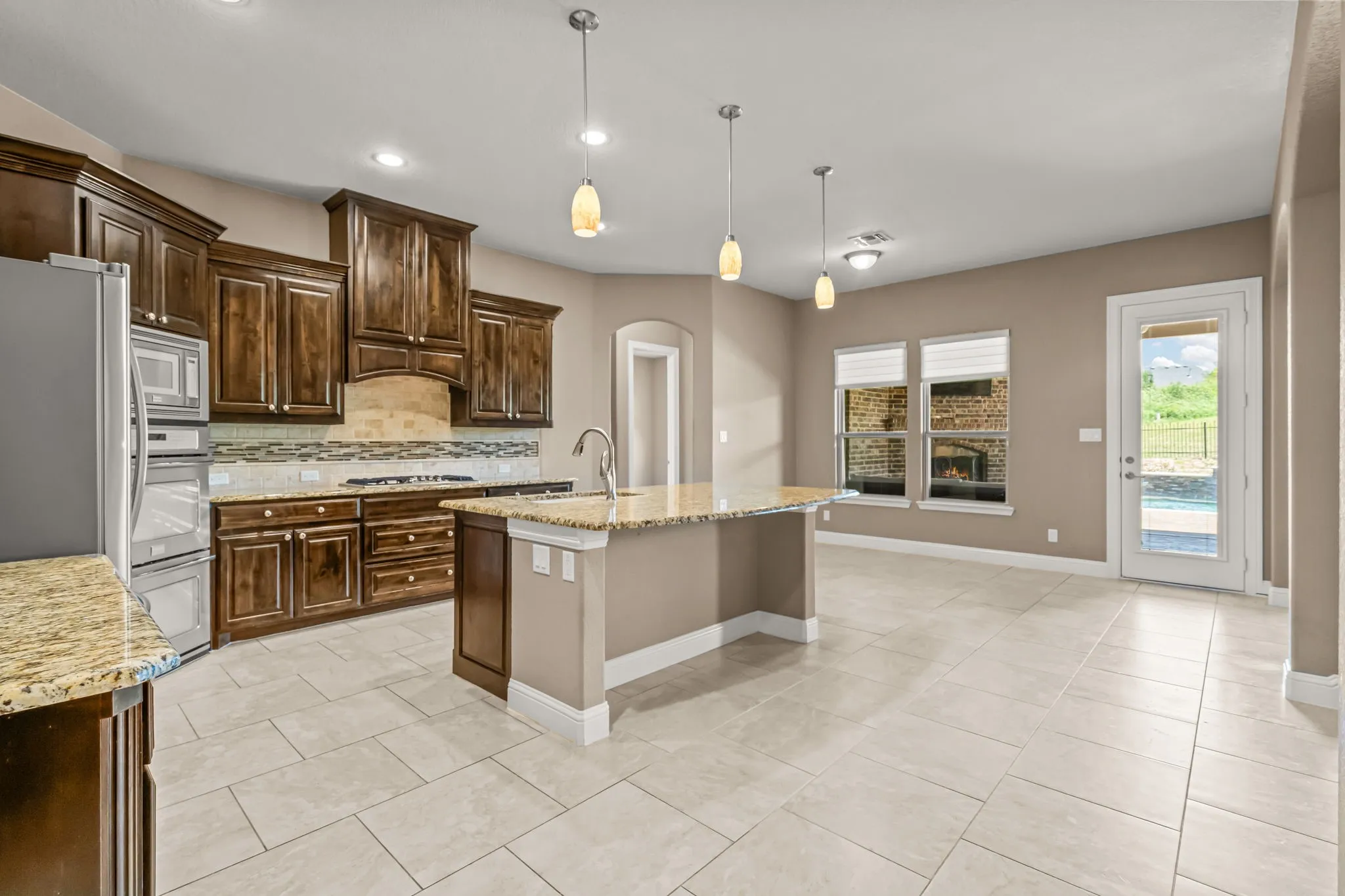 Single Family Residence For Sale in Tarrant County , 12731 Bella Roma Drive, Fort Worth, Texas 76126, 4 Bedroom, 4 Bathroom, 4 Garage spaces, 3,648 Sqft, built in 2015, mls#21250873, Real Estate Agent in Fort Worth, Homes For Sale in Tarrant county, Homes For Sale in Fort Worth, Realtor in Fort Worth Texas, Real Estate Brokerage Independent Realty Texas, Luminita Cordes Realtor