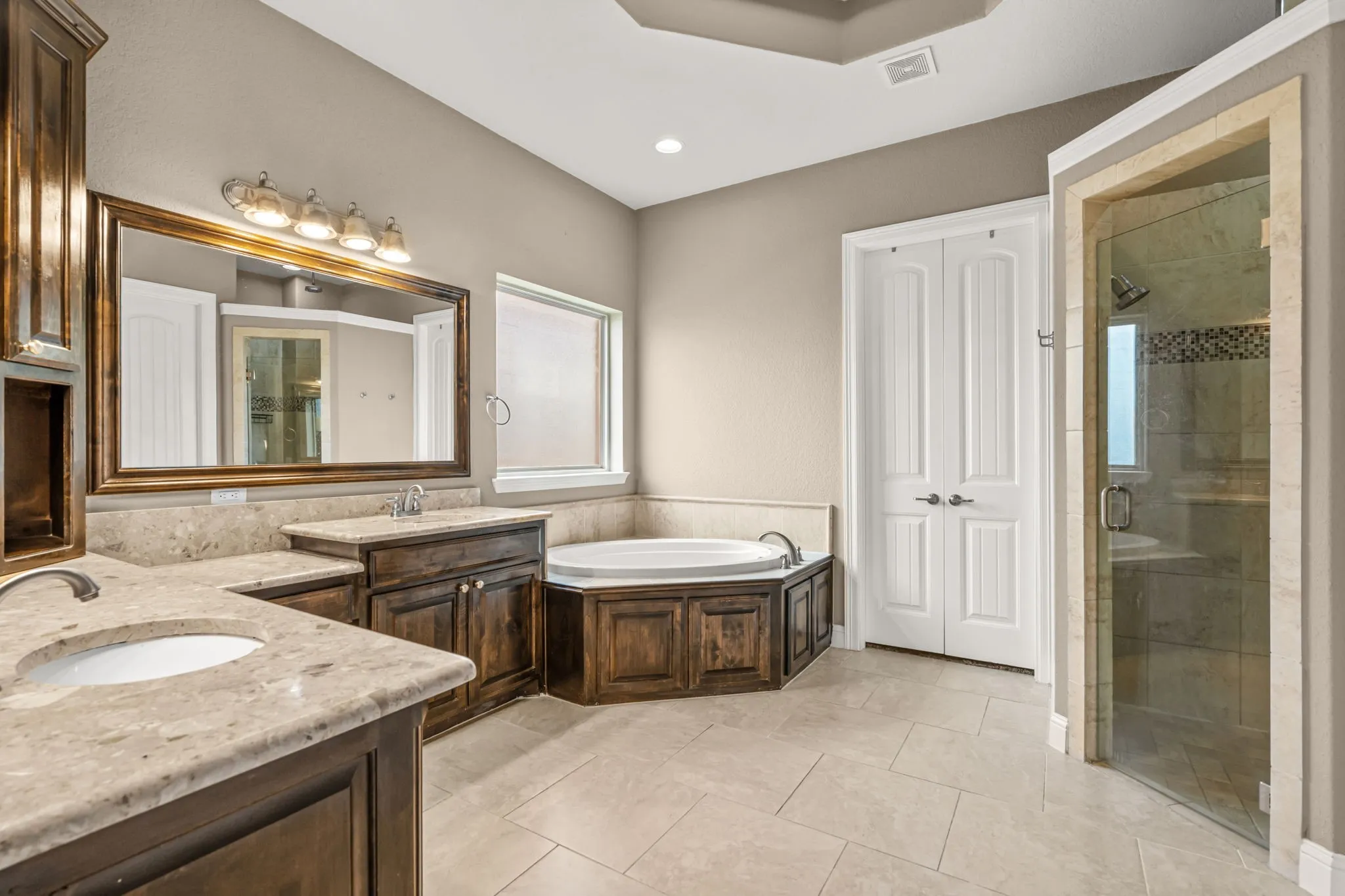 Single Family Residence For Sale in Tarrant County , 12731 Bella Roma Drive, Fort Worth, Texas 76126, 4 Bedroom, 4 Bathroom, 4 Garage spaces, 3,648 Sqft, built in 2015, mls#21250873, Real Estate Agent in Fort Worth, Homes For Sale in Tarrant county, Homes For Sale in Fort Worth, Realtor in Fort Worth Texas, Real Estate Brokerage Independent Realty Texas, Luminita Cordes Realtor