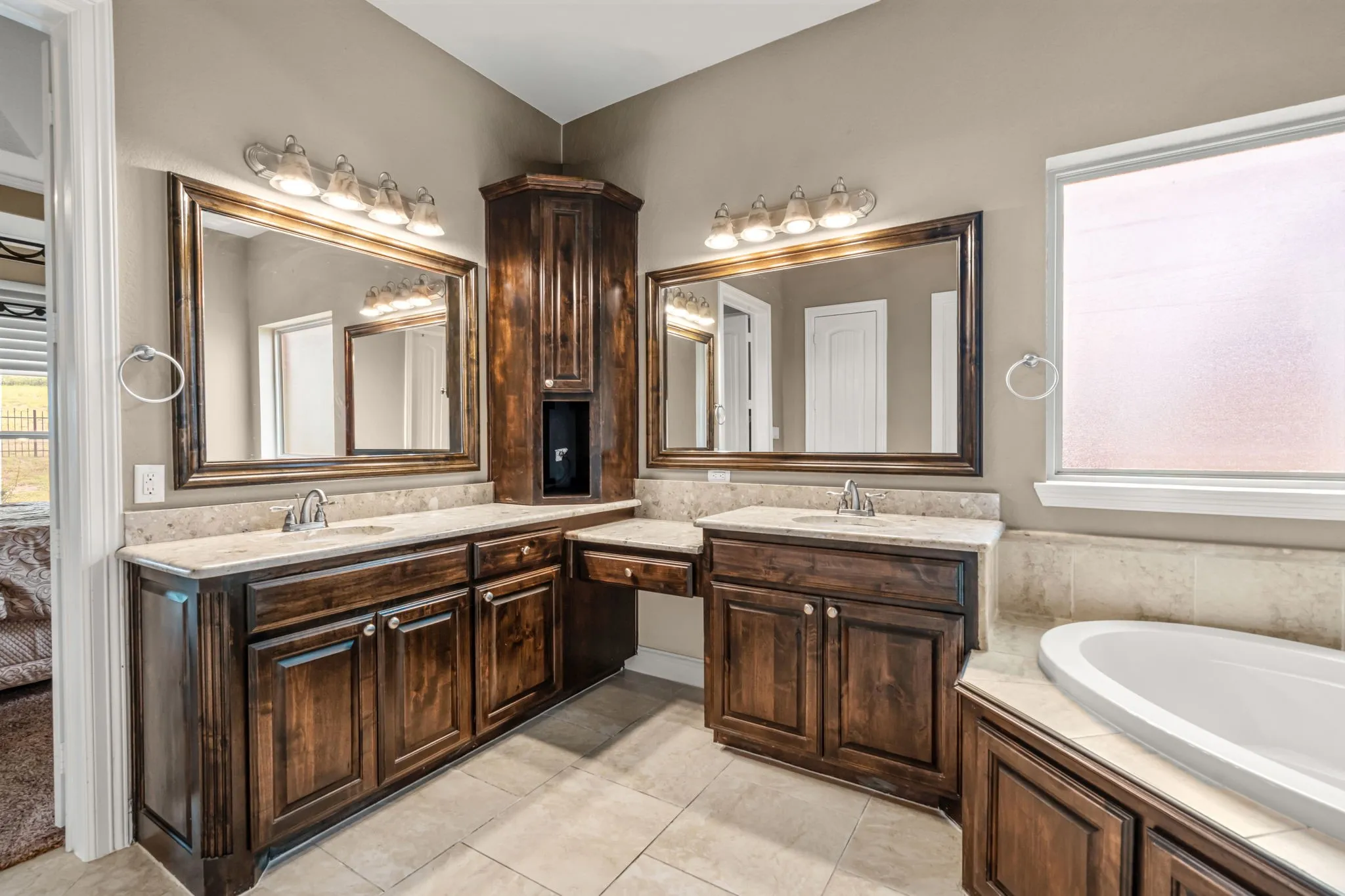 Single Family Residence For Sale in Tarrant County , 12731 Bella Roma Drive, Fort Worth, Texas 76126, 4 Bedroom, 4 Bathroom, 4 Garage spaces, 3,648 Sqft, built in 2015, mls#21250873, Real Estate Agent in Fort Worth, Homes For Sale in Tarrant county, Homes For Sale in Fort Worth, Realtor in Fort Worth Texas, Real Estate Brokerage Independent Realty Texas, Luminita Cordes Realtor