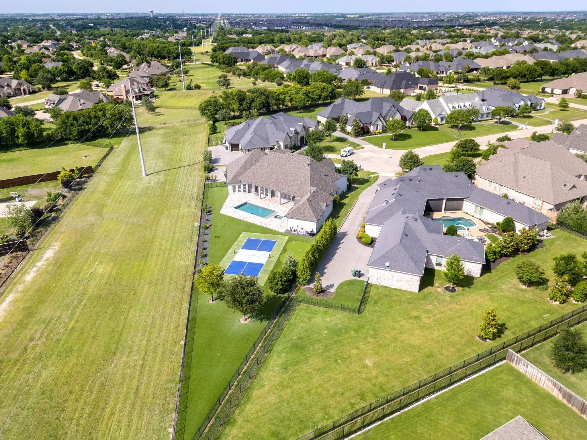 Single Family Residence For Sale in Collin County , 2000 Willow Bend Court, Prosper, Texas 75078, 4 Bedroom, 5 Bathroom, 4 Garage spaces, 4,636 Sqft, built in 2016, mls#21261976, Real Estate Agent in Prosper, Homes For Sale in Collin county, Homes For Sale in Prosper, Realtor in Prosper Texas, Real Estate Brokerage Independent Realty Texas, Luminita Cordes Realtor