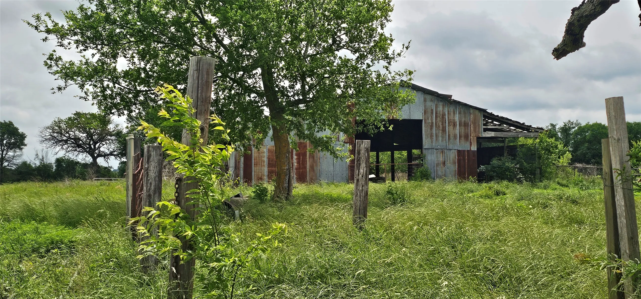 Ranch For Sale in Van Zandt County , 2260 FM 16, Canton, Texas 75103, 0, 0, Garage spaces, 0 Sqft, built in 1970, Price $649,000, mls#21262921, Real Estate Agent in Canton, Homes For Sale in Van Zandt county, Homes For Sale in Canton, Realtor in Canton Texas, Real Estate Brokerage Independent Realty Texas, Luminita Cordes Realtor