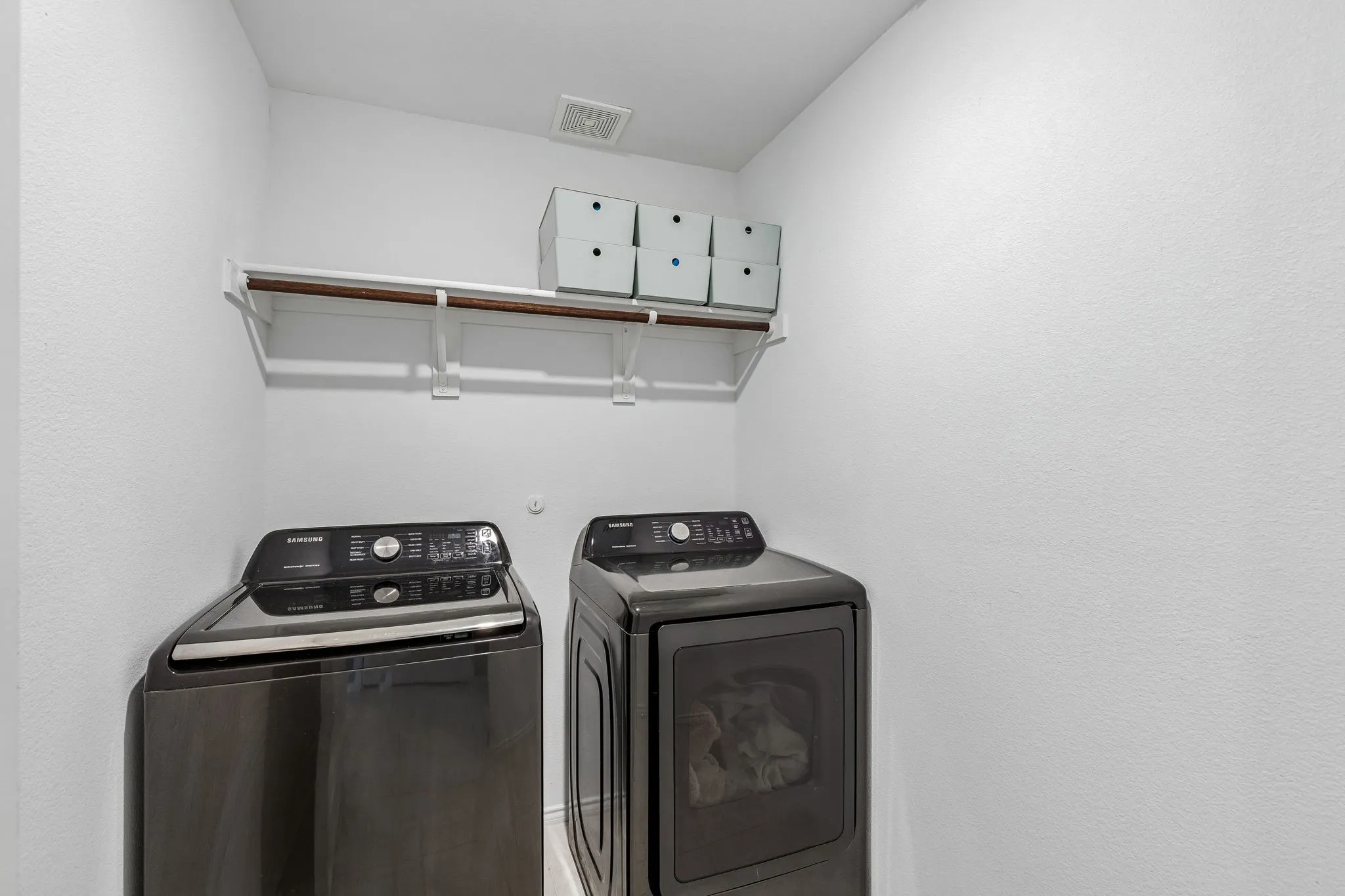 Single Family Residence For Sale in Collin County , 305 Carthage Drive, Princeton, Texas 75407, 4 Bedroom, 2 Bathroom, 2 Garage spaces, 1,675 Sqft, built in 2022, Price $270,000, mls#21250290, Real Estate Agent in Princeton, Homes For Sale in Collin county, Homes For Sale in Princeton, Realtor in Princeton Texas, Real Estate Brokerage Independent Realty Texas, Luminita Cordes Realtor