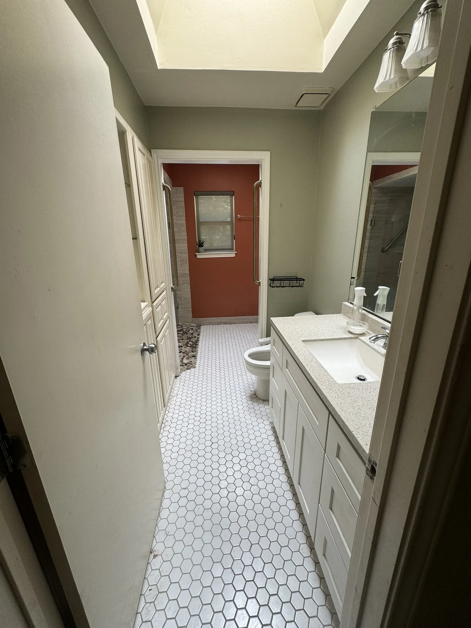 Single Family Residence For Sale in Tarrant County , 5313 Hidden Oaks Lane, Arlington, Texas 76017, 3 Bedroom, 2 Bathroom, 3 Garage spaces, 2,320 Sqft, built in 1973, mls#21262771, Real Estate Agent in Arlington, Homes For Sale in Tarrant county, Homes For Sale in Arlington, Realtor in Arlington Texas, Real Estate Brokerage Independent Realty Texas, Luminita Cordes Realtor