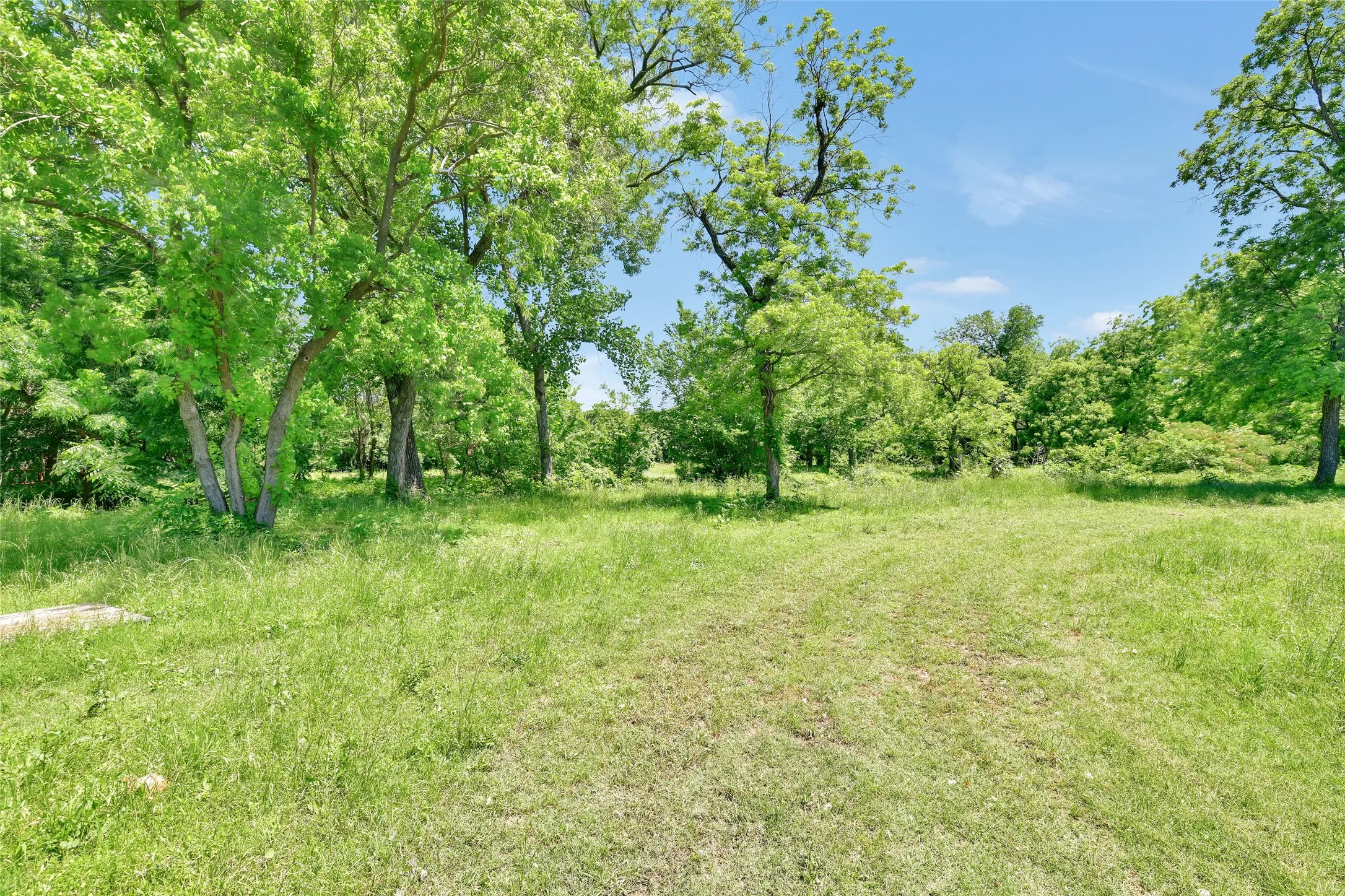 Single Family Residence For Sale in Tarrant County , 5313 Hidden Oaks Lane, Arlington, Texas 76017, 3 Bedroom, 2 Bathroom, 3 Garage spaces, 2,320 Sqft, built in 1973, mls#21262771, Real Estate Agent in Arlington, Homes For Sale in Tarrant county, Homes For Sale in Arlington, Realtor in Arlington Texas, Real Estate Brokerage Independent Realty Texas, Luminita Cordes Realtor