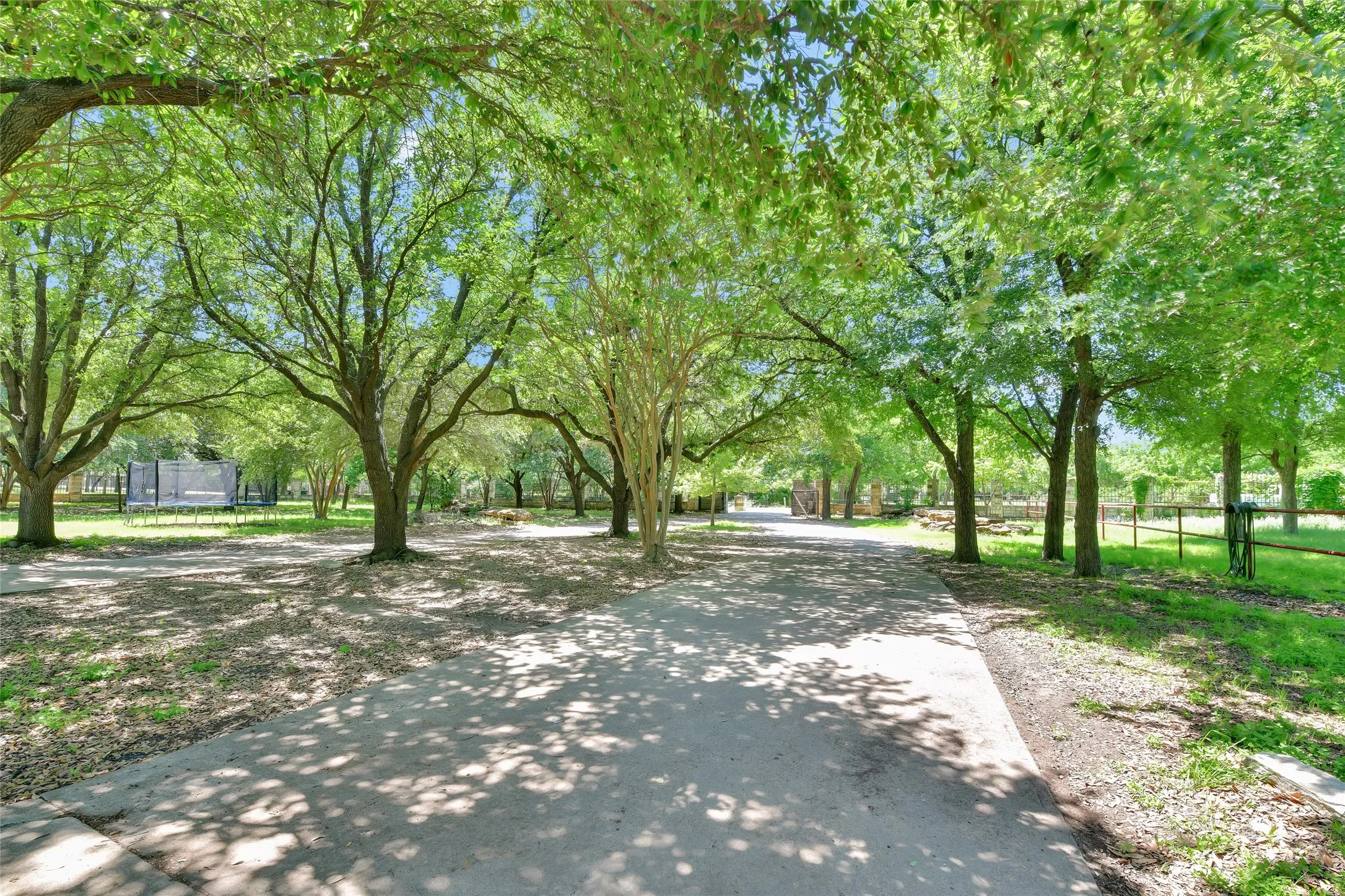 Single Family Residence For Sale in Tarrant County , 5313 Hidden Oaks Lane, Arlington, Texas 76017, 3 Bedroom, 2 Bathroom, 3 Garage spaces, 2,320 Sqft, built in 1973, mls#21262771, Real Estate Agent in Arlington, Homes For Sale in Tarrant county, Homes For Sale in Arlington, Realtor in Arlington Texas, Real Estate Brokerage Independent Realty Texas, Luminita Cordes Realtor
