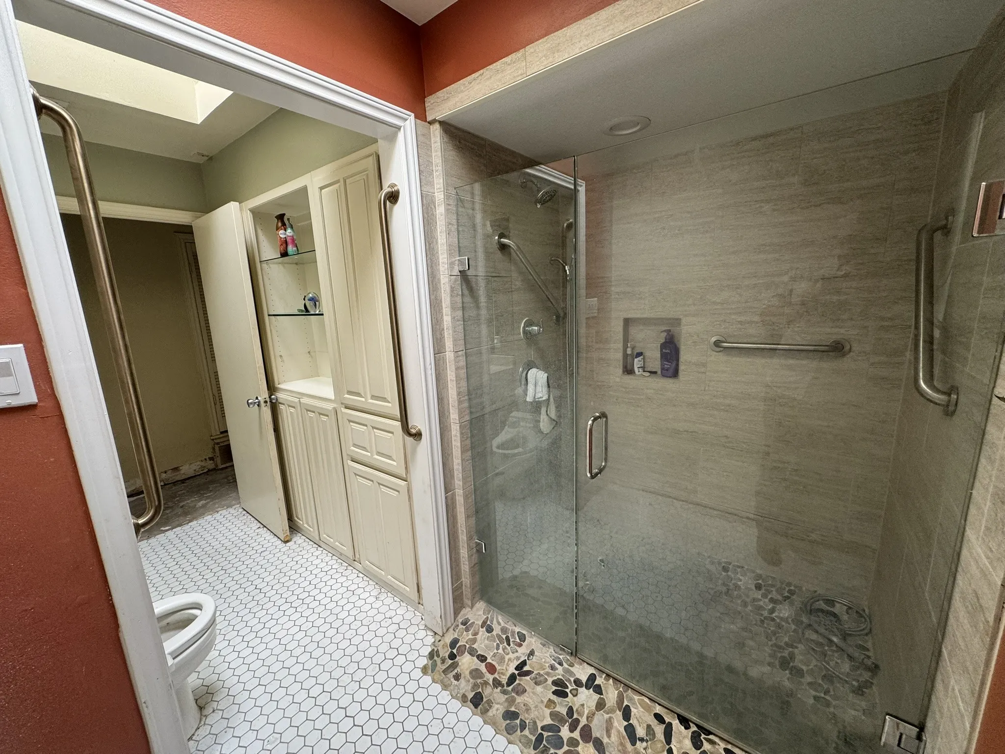 Single Family Residence For Sale in Tarrant County , 5313 Hidden Oaks Lane, Arlington, Texas 76017, 3 Bedroom, 2 Bathroom, 3 Garage spaces, 2,320 Sqft, built in 1973, mls#21262771, Real Estate Agent in Arlington, Homes For Sale in Tarrant county, Homes For Sale in Arlington, Realtor in Arlington Texas, Real Estate Brokerage Independent Realty Texas, Luminita Cordes Realtor