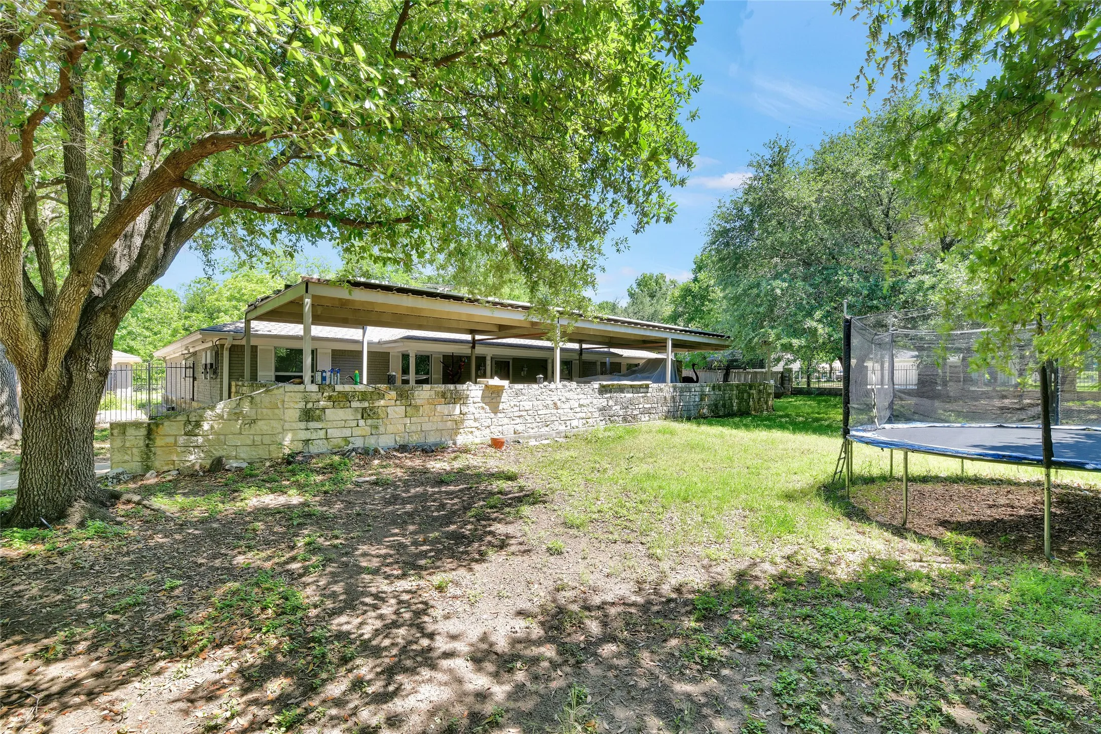 Single Family Residence For Sale in Tarrant County , 5313 Hidden Oaks Lane, Arlington, Texas 76017, 3 Bedroom, 2 Bathroom, 3 Garage spaces, 2,320 Sqft, built in 1973, mls#21262771, Real Estate Agent in Arlington, Homes For Sale in Tarrant county, Homes For Sale in Arlington, Realtor in Arlington Texas, Real Estate Brokerage Independent Realty Texas, Luminita Cordes Realtor