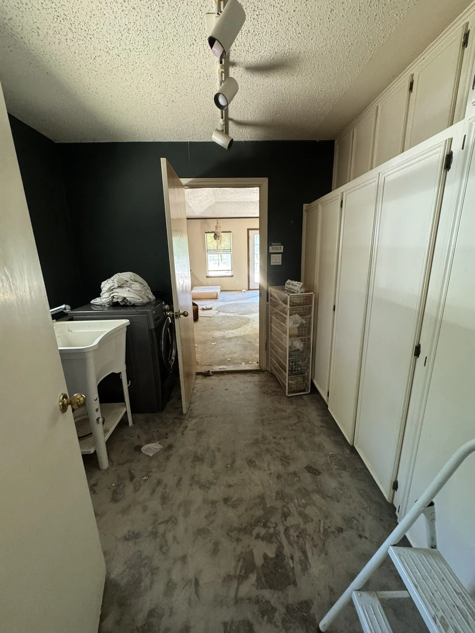 Single Family Residence For Sale in Tarrant County , 5313 Hidden Oaks Lane, Arlington, Texas 76017, 3 Bedroom, 2 Bathroom, 3 Garage spaces, 2,320 Sqft, built in 1973, mls#21262771, Real Estate Agent in Arlington, Homes For Sale in Tarrant county, Homes For Sale in Arlington, Realtor in Arlington Texas, Real Estate Brokerage Independent Realty Texas, Luminita Cordes Realtor