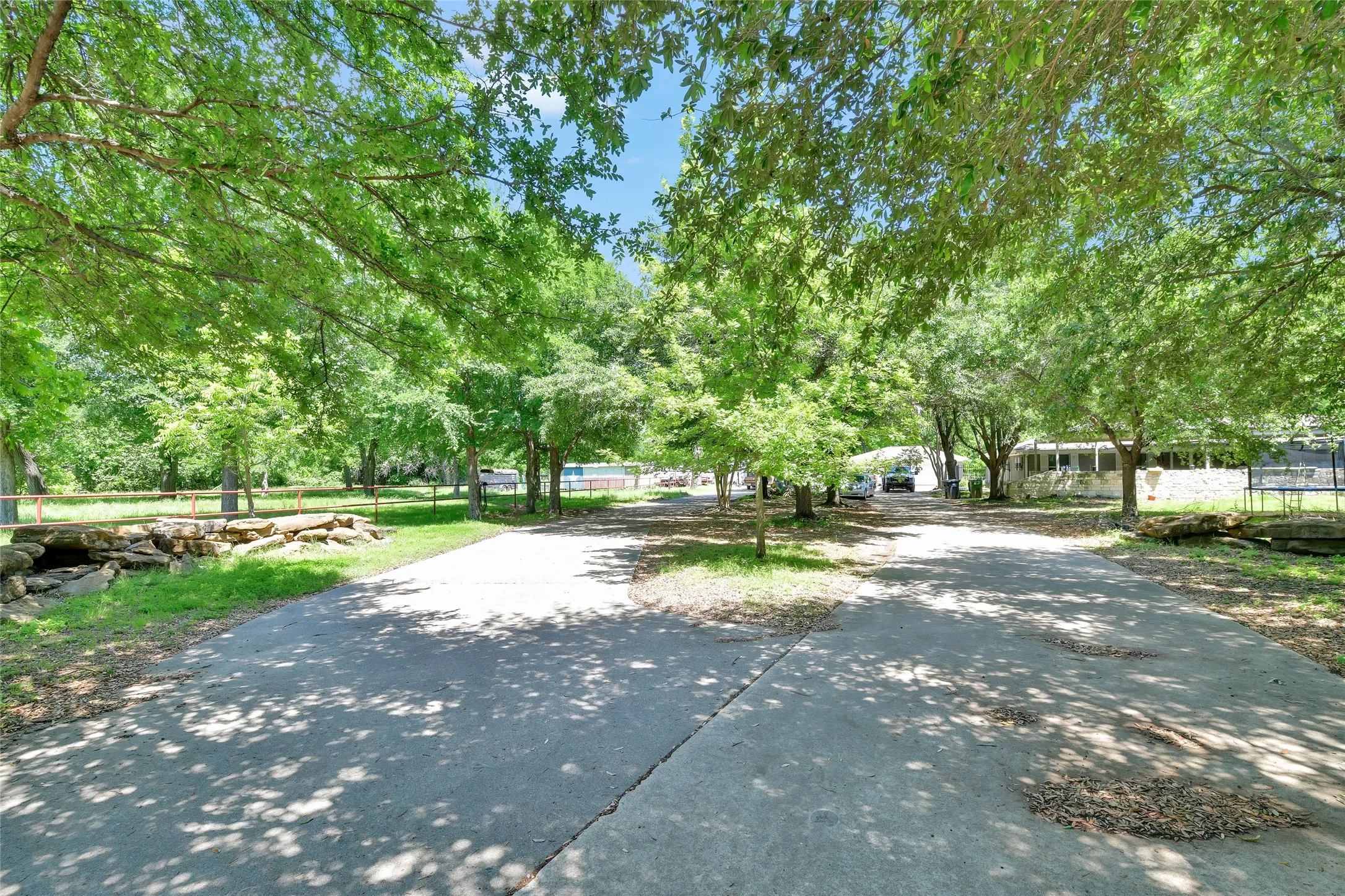Single Family Residence For Sale in Tarrant County , 5313 Hidden Oaks Lane, Arlington, Texas 76017, 3 Bedroom, 2 Bathroom, 3 Garage spaces, 2,320 Sqft, built in 1973, mls#21262771, Real Estate Agent in Arlington, Homes For Sale in Tarrant county, Homes For Sale in Arlington, Realtor in Arlington Texas, Real Estate Brokerage Independent Realty Texas, Luminita Cordes Realtor