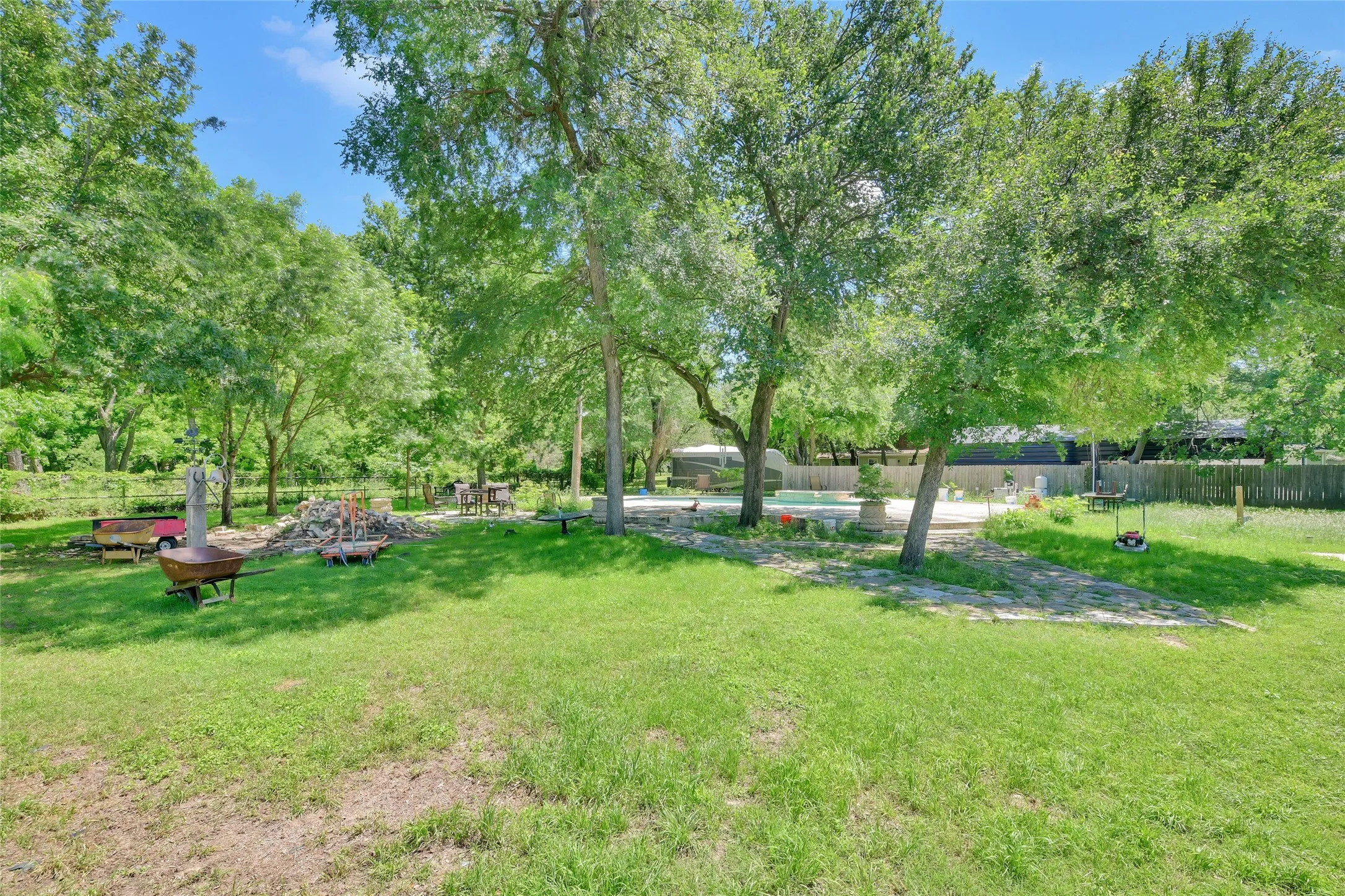 Single Family Residence For Sale in Tarrant County , 5313 Hidden Oaks Lane, Arlington, Texas 76017, 3 Bedroom, 2 Bathroom, 3 Garage spaces, 2,320 Sqft, built in 1973, mls#21262771, Real Estate Agent in Arlington, Homes For Sale in Tarrant county, Homes For Sale in Arlington, Realtor in Arlington Texas, Real Estate Brokerage Independent Realty Texas, Luminita Cordes Realtor