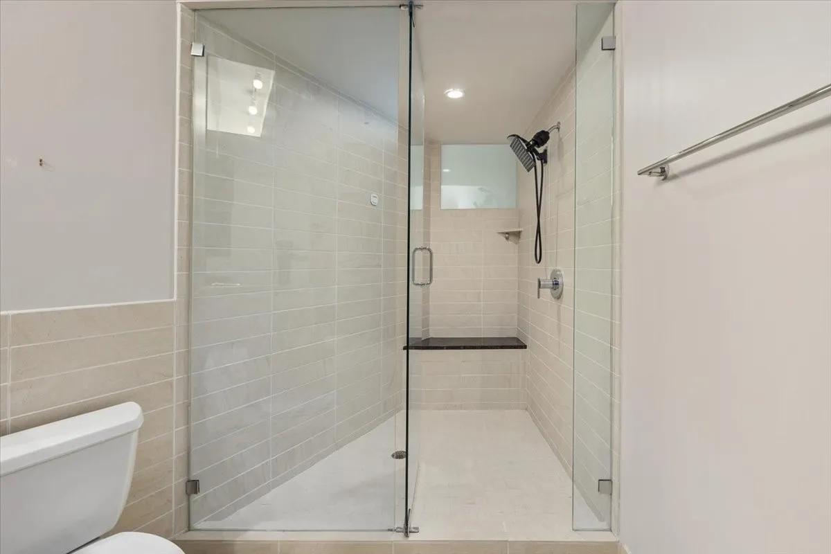 Condominium For Sale in Tarrant County , 2600 W 7th Street 2532, Fort Worth, Texas 76107, 1 Bedroom, 1 Bathroom, 2 Garage spaces, 1,263 Sqft, built in 1928, mls#21255077, Real Estate Agent in Fort Worth, Homes For Sale in Tarrant county, Homes For Sale in Fort Worth, Realtor in Fort Worth Texas, Real Estate Brokerage Independent Realty Texas, Luminita Cordes Realtor