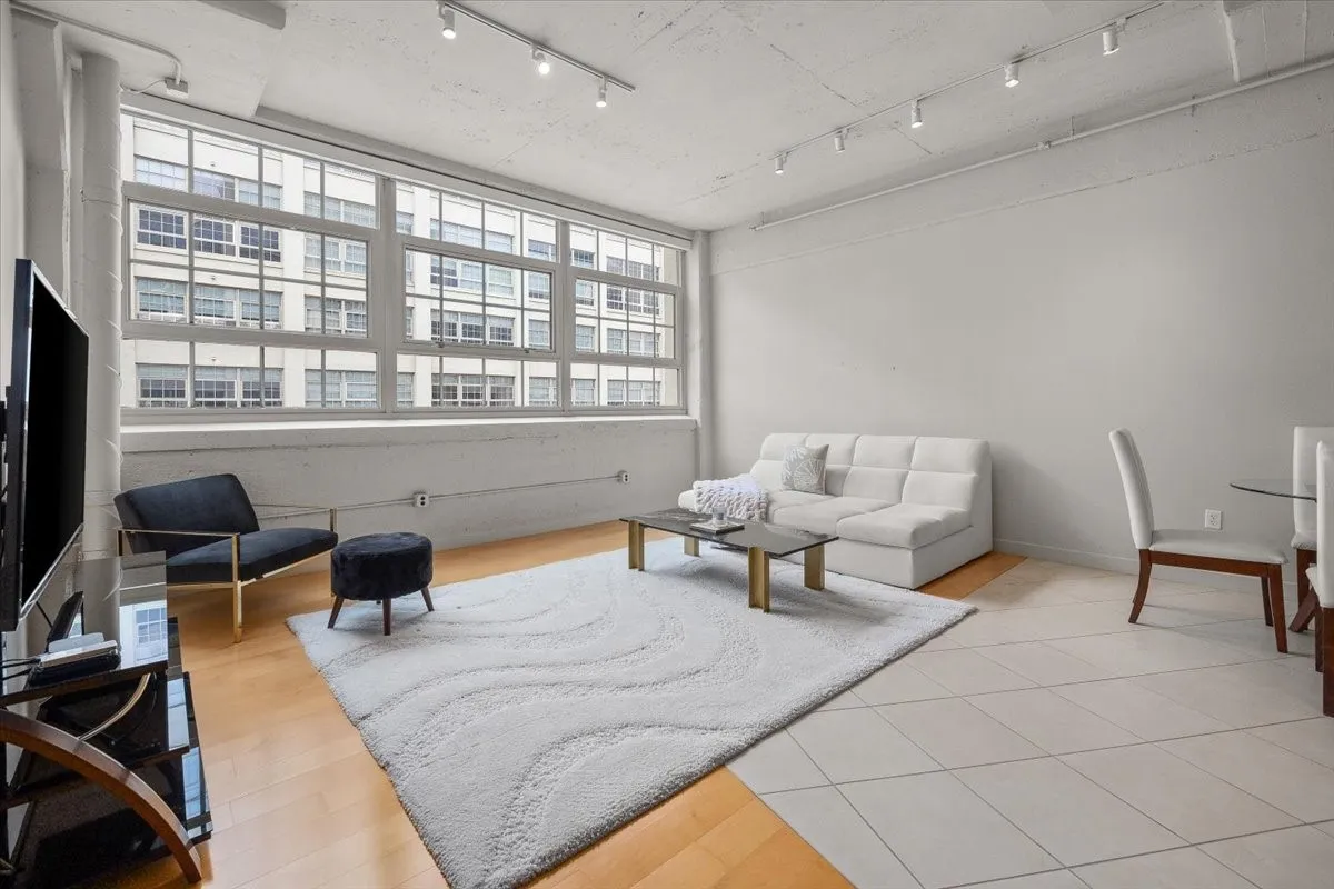 Condominium For Sale in Tarrant County , 2600 W 7th Street 2532, Fort Worth, Texas 76107, 1 Bedroom, 1 Bathroom, 2 Garage spaces, 1,263 Sqft, built in 1928, mls#21255077, Real Estate Agent in Fort Worth, Homes For Sale in Tarrant county, Homes For Sale in Fort Worth, Realtor in Fort Worth Texas, Real Estate Brokerage Independent Realty Texas, Luminita Cordes Realtor