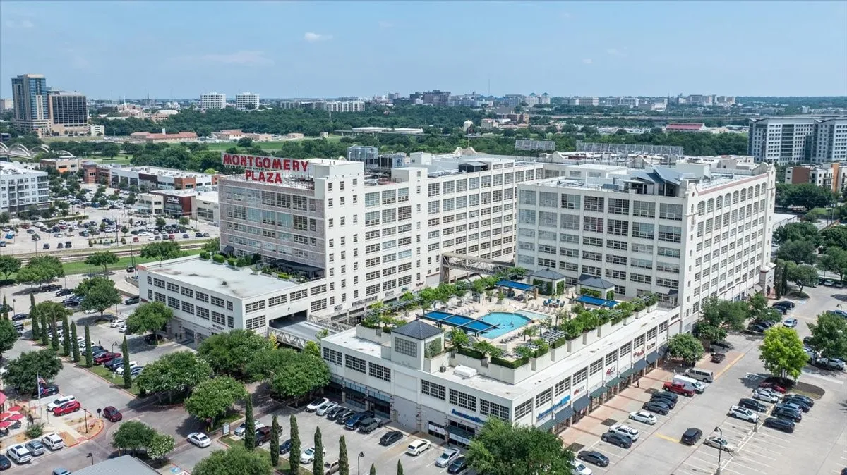 Condominium For Sale in Tarrant County , 2600 W 7th Street 2532, Fort Worth, Texas 76107, 1 Bedroom, 1 Bathroom, 2 Garage spaces, 1,263 Sqft, built in 1928, mls#21255077, Real Estate Agent in Fort Worth, Homes For Sale in Tarrant county, Homes For Sale in Fort Worth, Realtor in Fort Worth Texas, Real Estate Brokerage Independent Realty Texas, Luminita Cordes Realtor